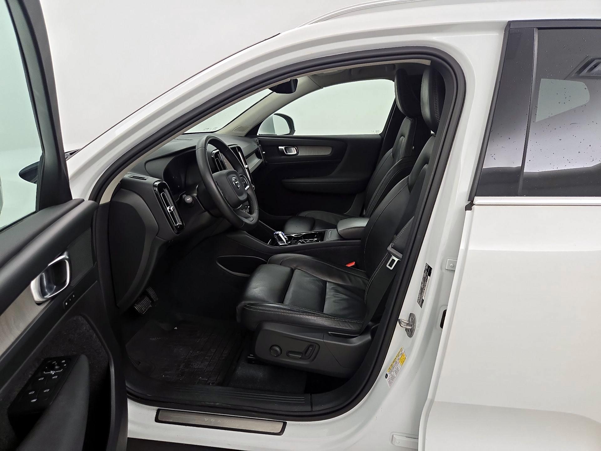 Thumbnail: 2023 Volvo XC40 - 11