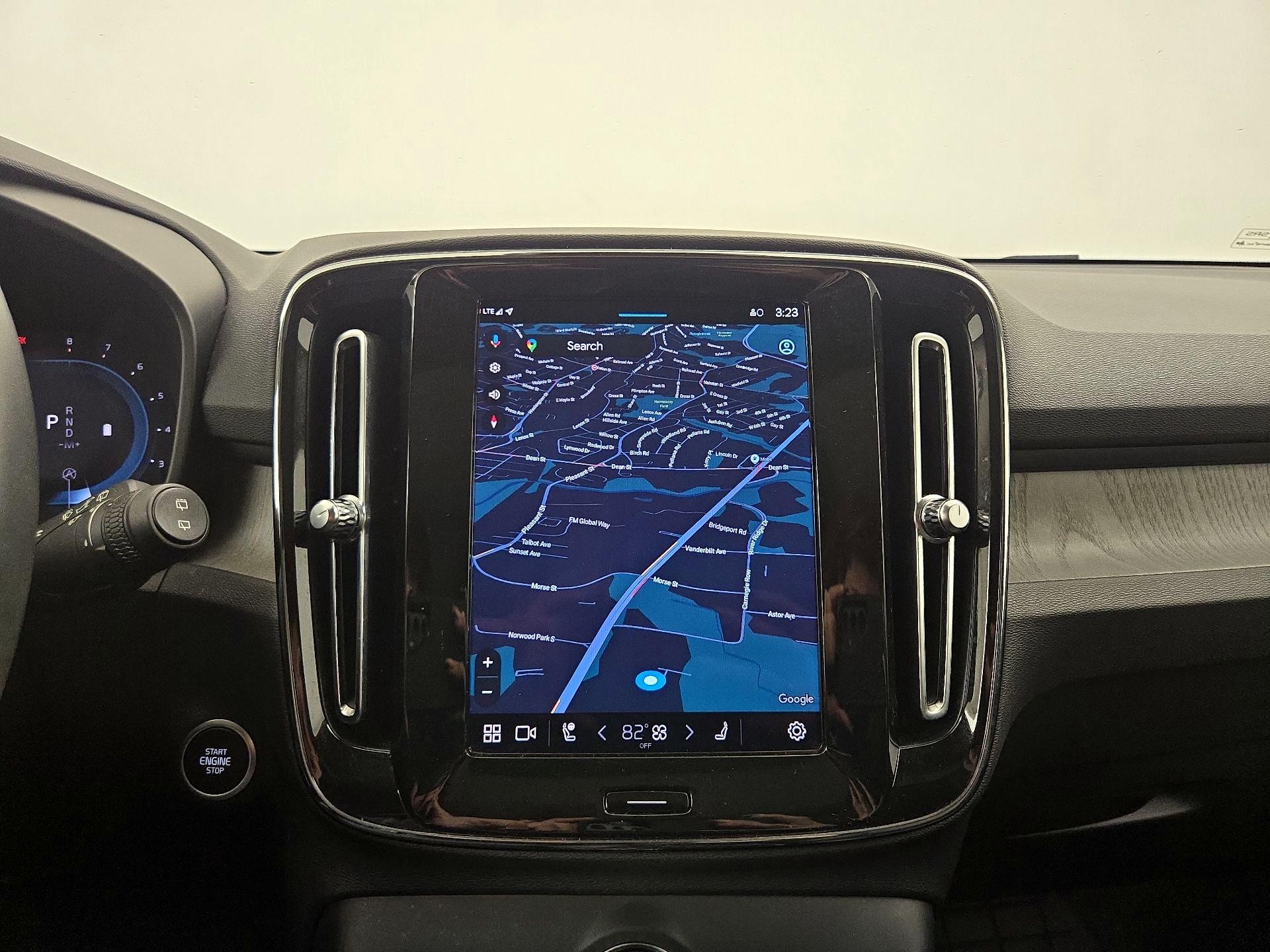 Thumbnail: 2023 Volvo XC40 - 14