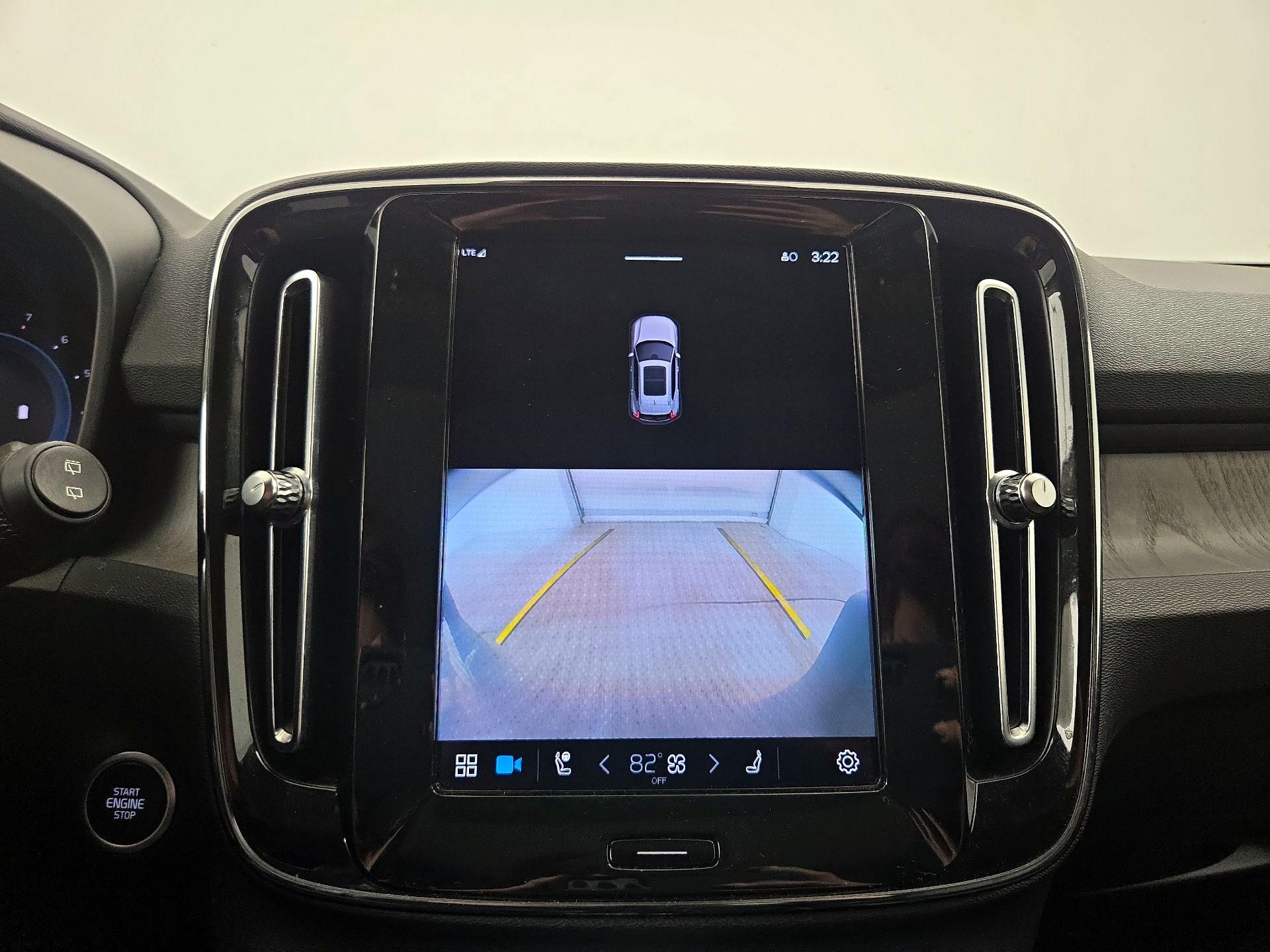 Thumbnail: 2023 Volvo XC40 - 15