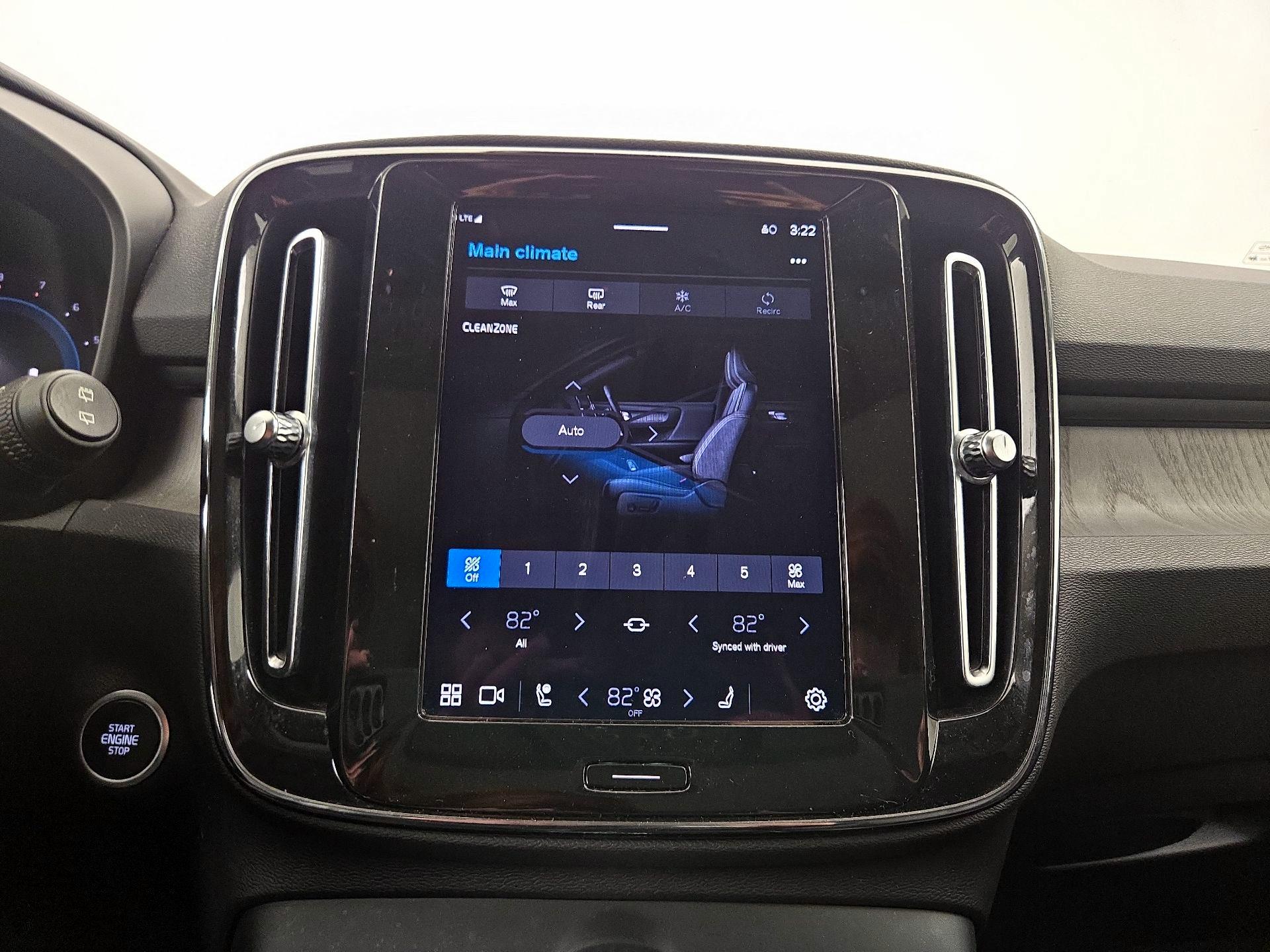 Thumbnail: 2023 Volvo XC40 - 17