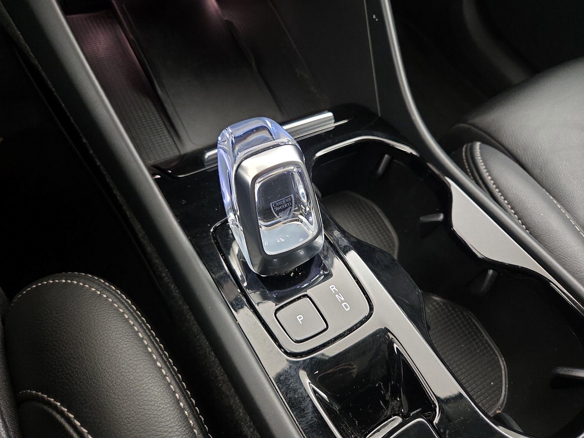 Thumbnail: 2023 Volvo XC40 - 18