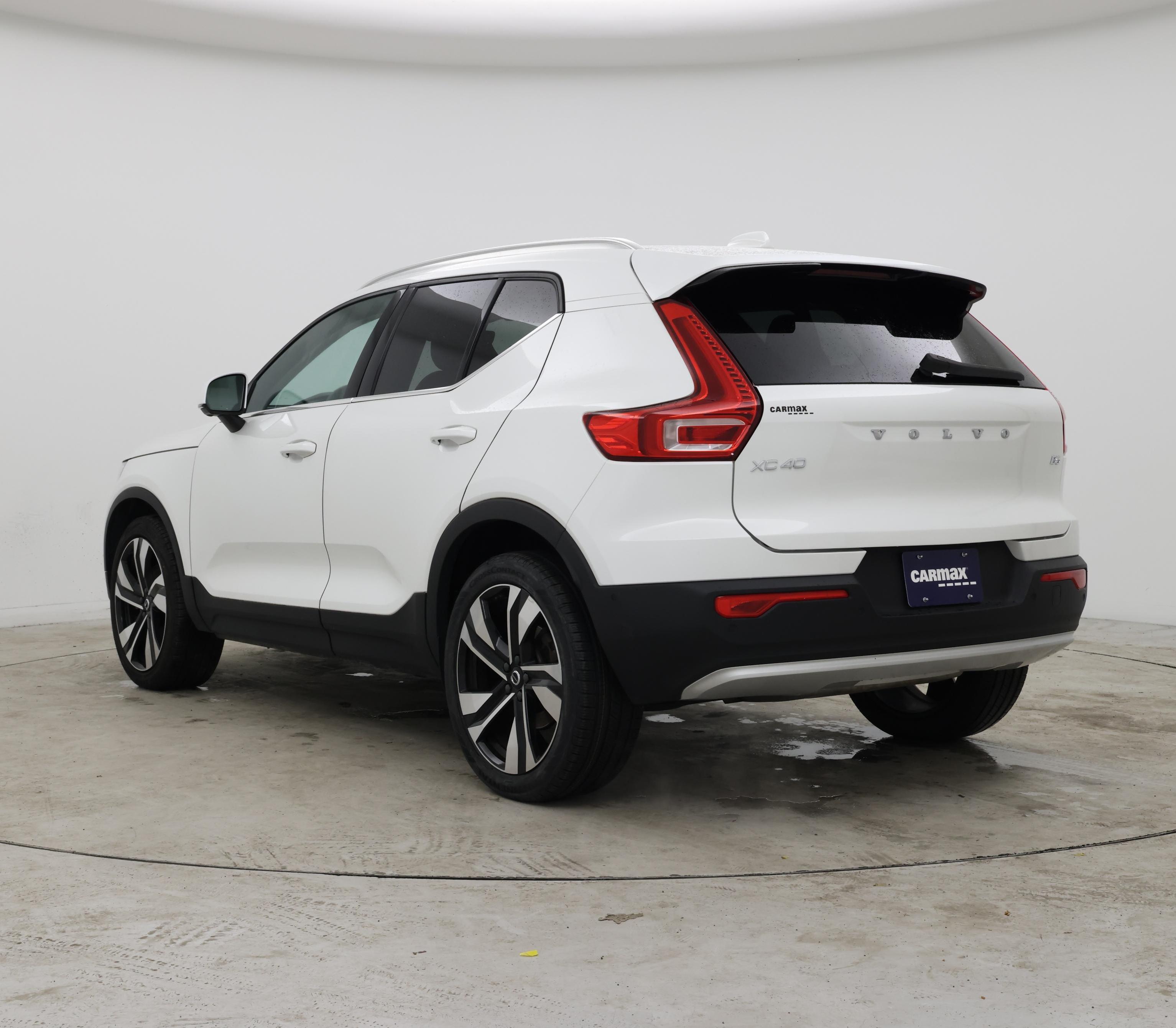 Thumbnail: 2023 Volvo XC40 - 2