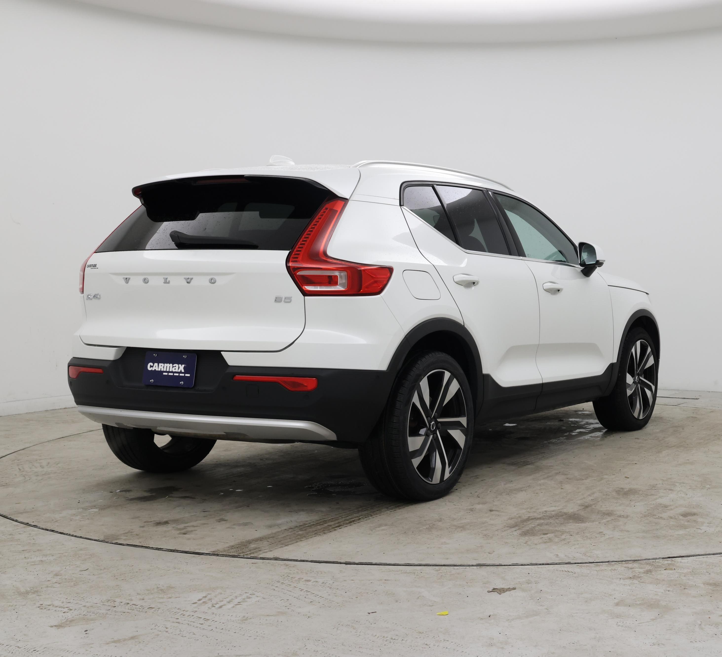 Thumbnail: 2023 Volvo XC40 - 8