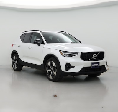 2023 Volvo XC40 B5 Plus Dark Theme