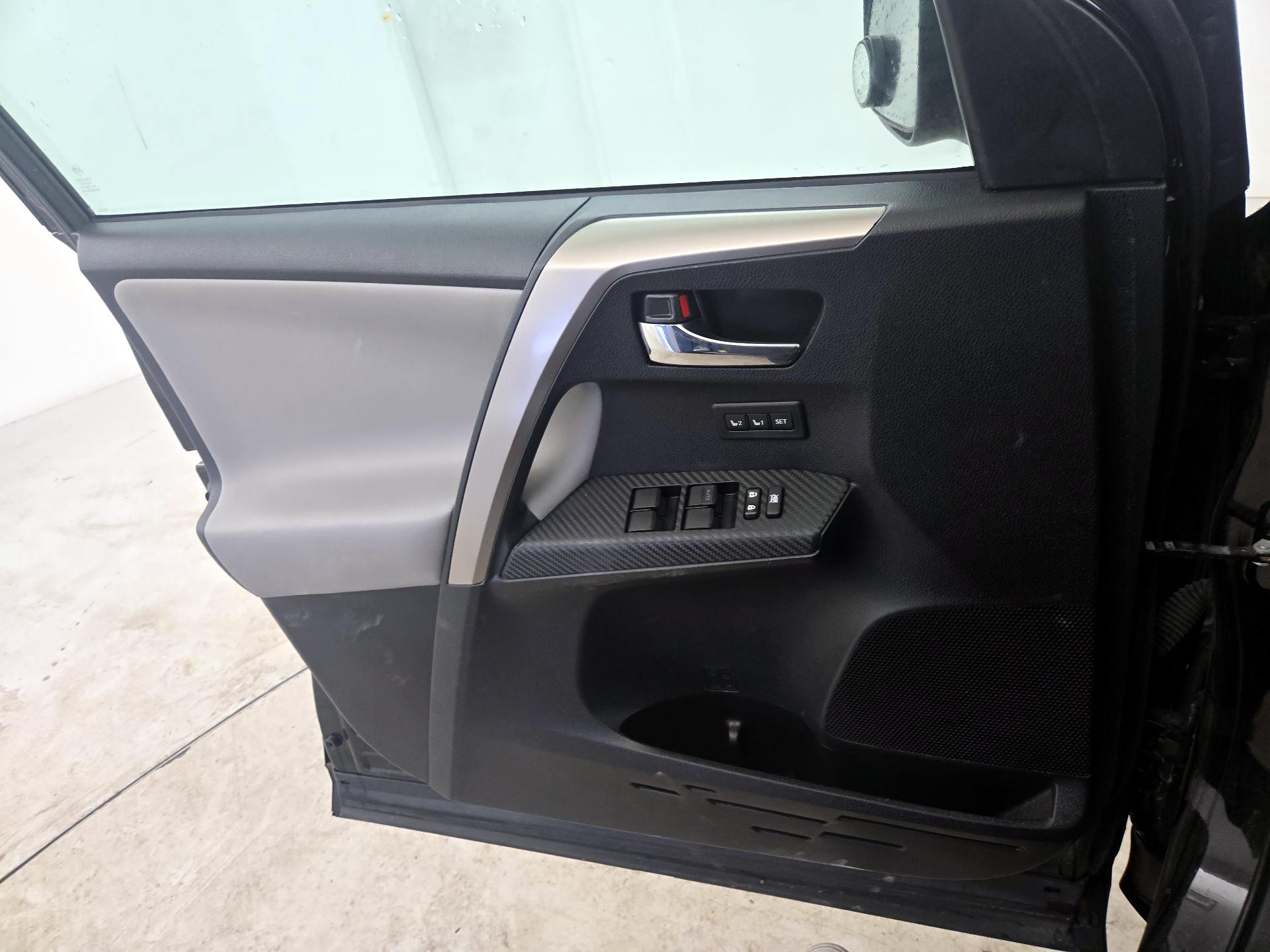 Thumbnail: 2015 Toyota RAV4 - 12