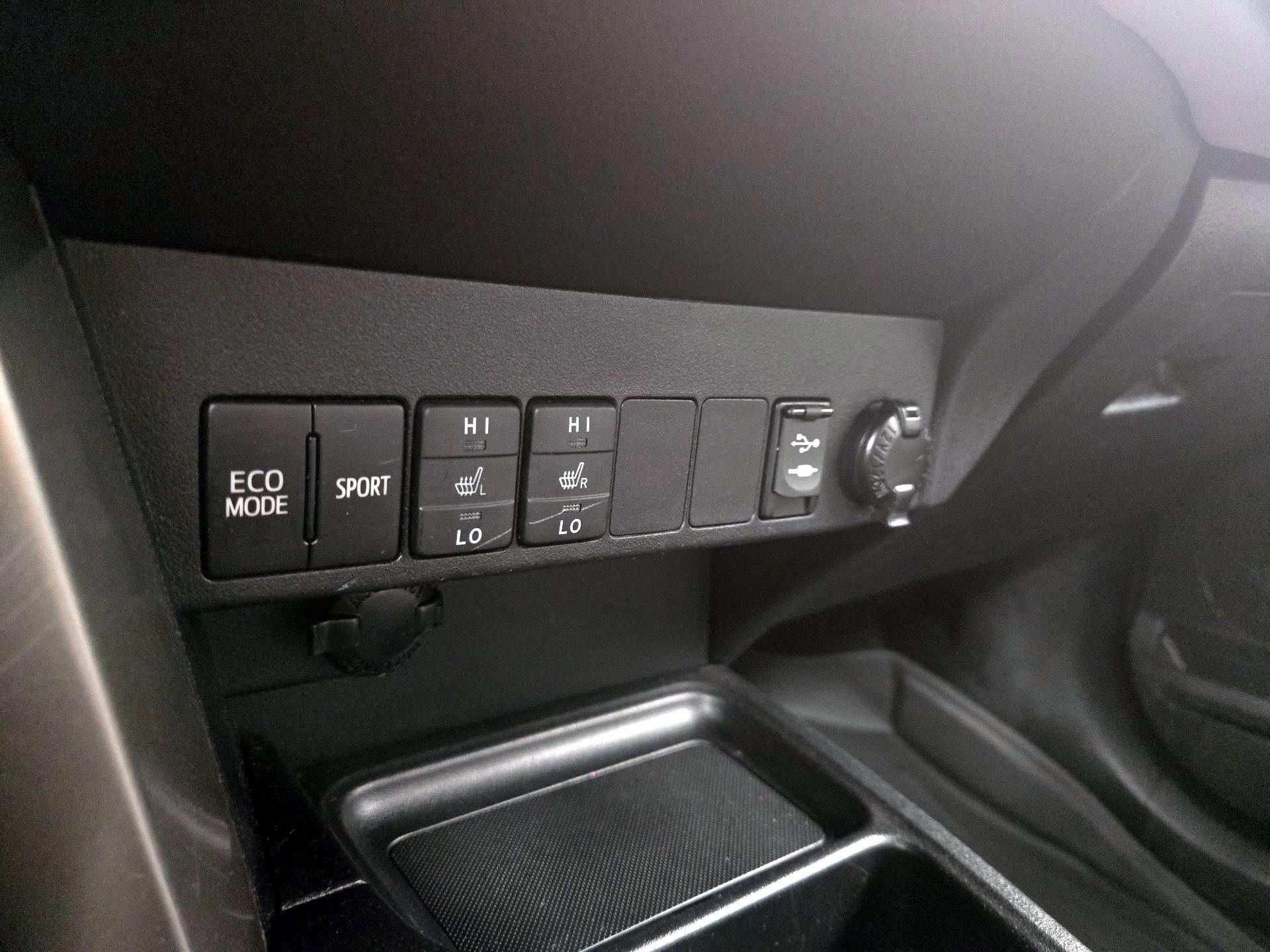 Thumbnail: 2015 Toyota RAV4 - 18