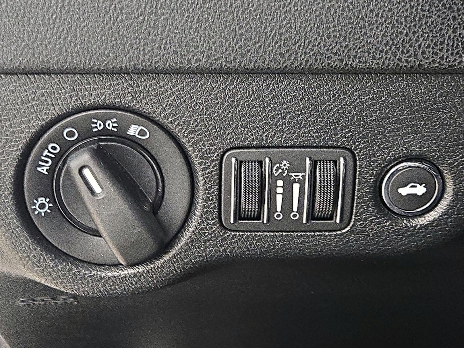 Thumbnail: 2018 Dodge Charger - 13