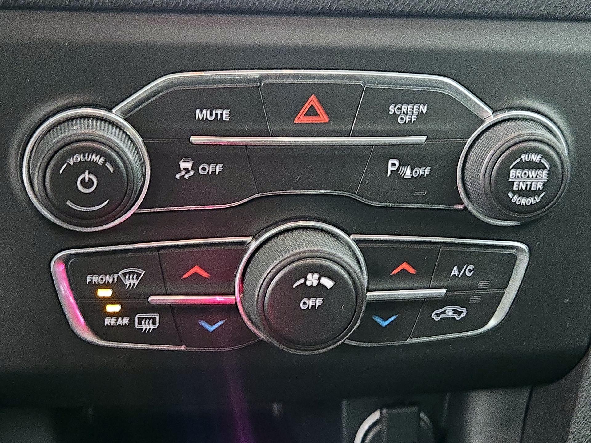 Thumbnail: 2018 Dodge Charger - 17