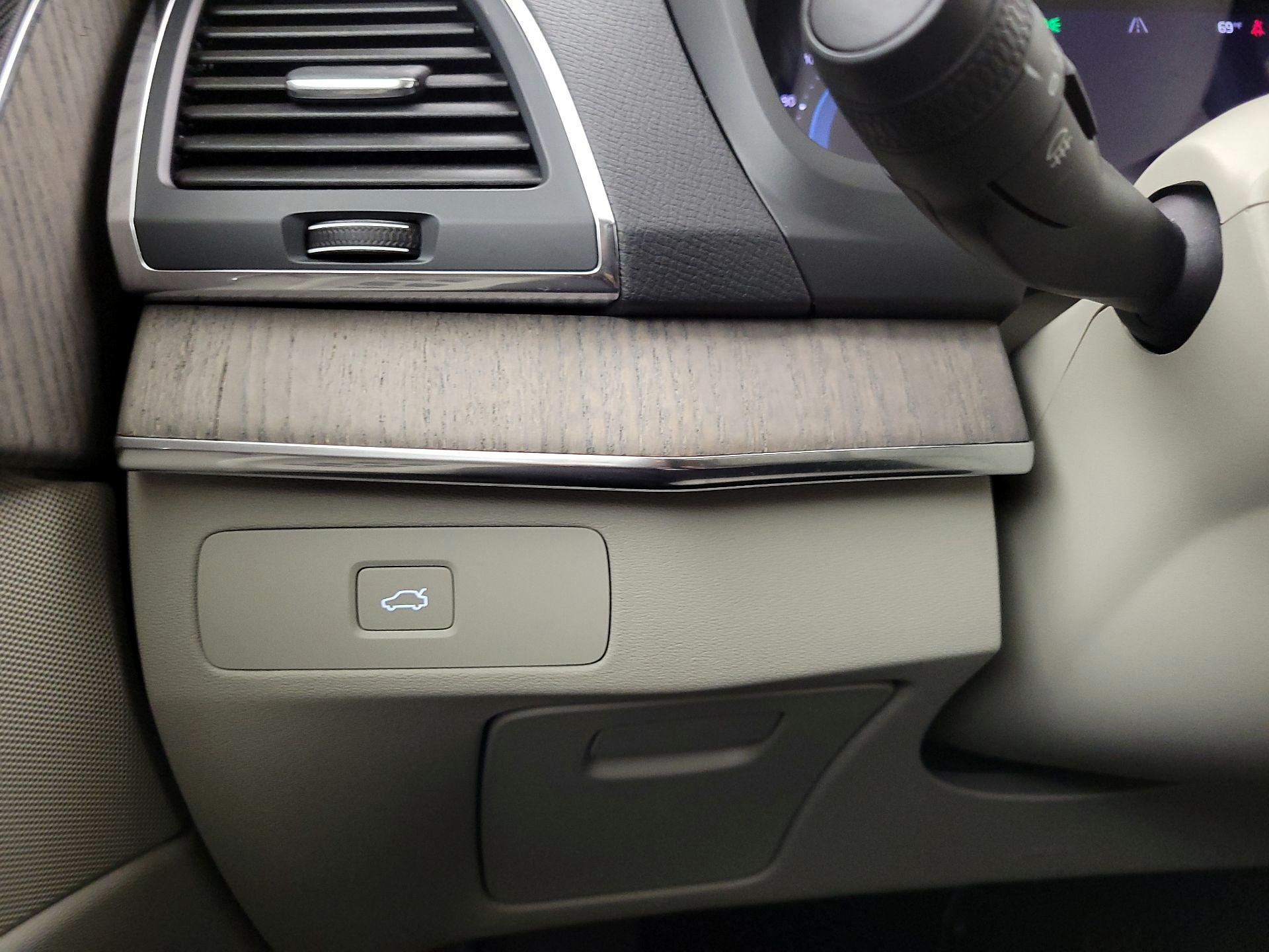 Thumbnail: 2024 Volvo XC90 - 13