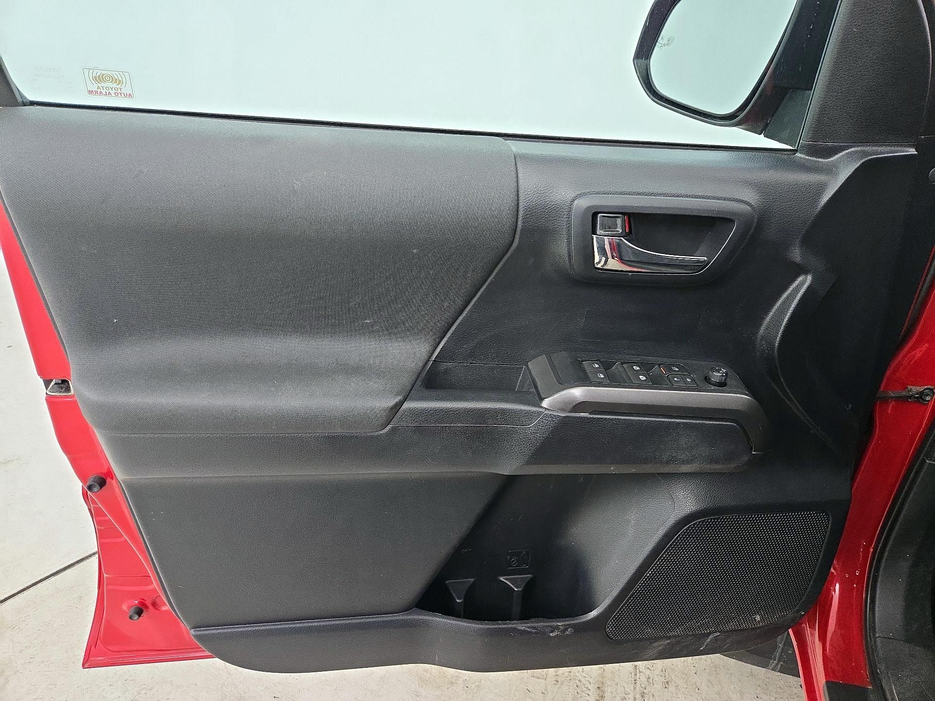 Thumbnail: 2019 Toyota Tacoma - 12
