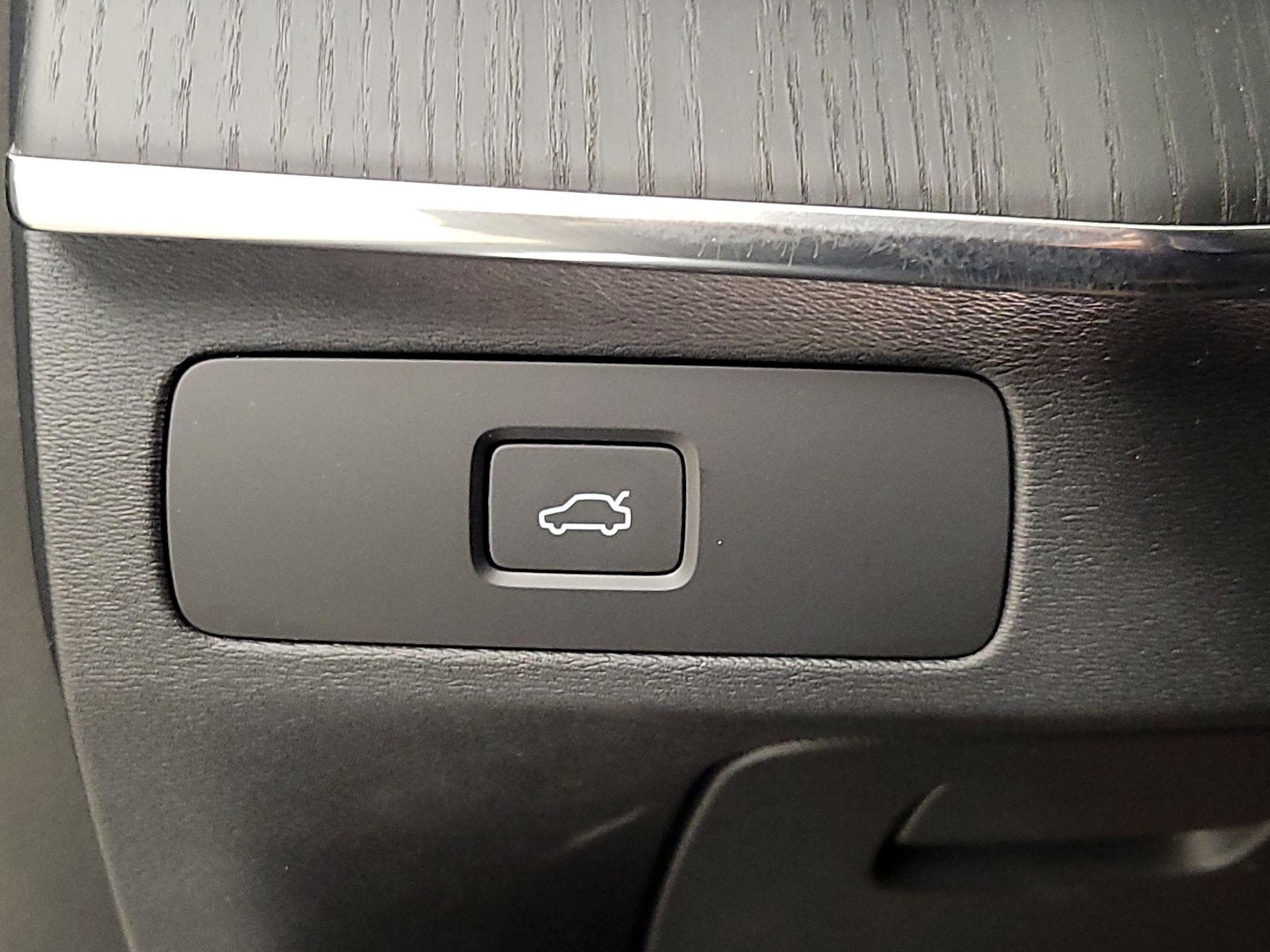 Thumbnail: 2023 Volvo XC90 - 13