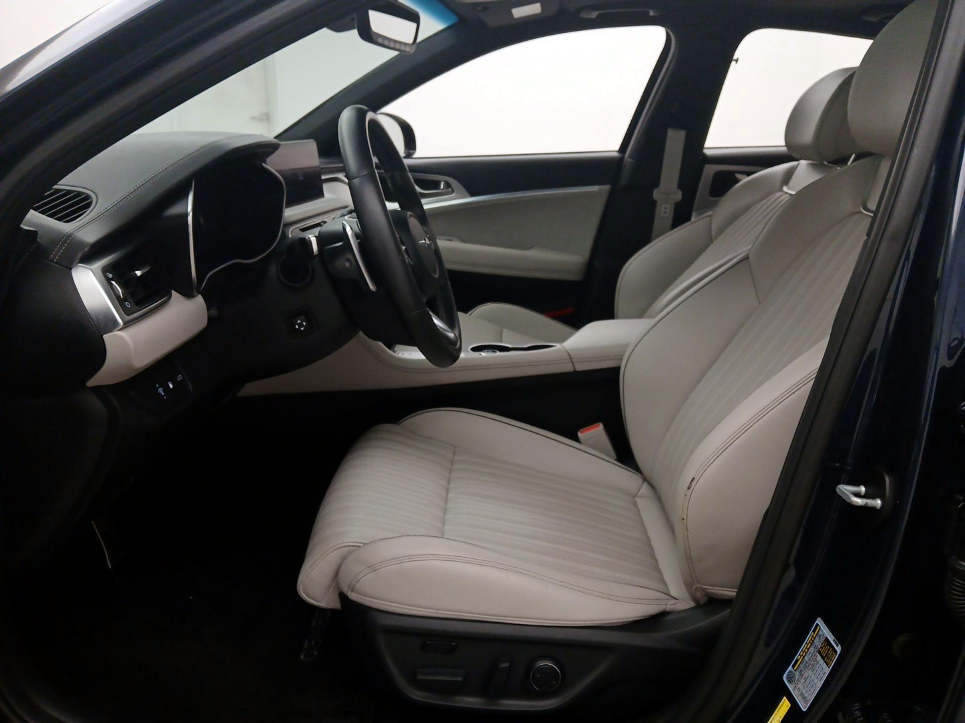 Thumbnail: 2022 Genesis G70 - 11