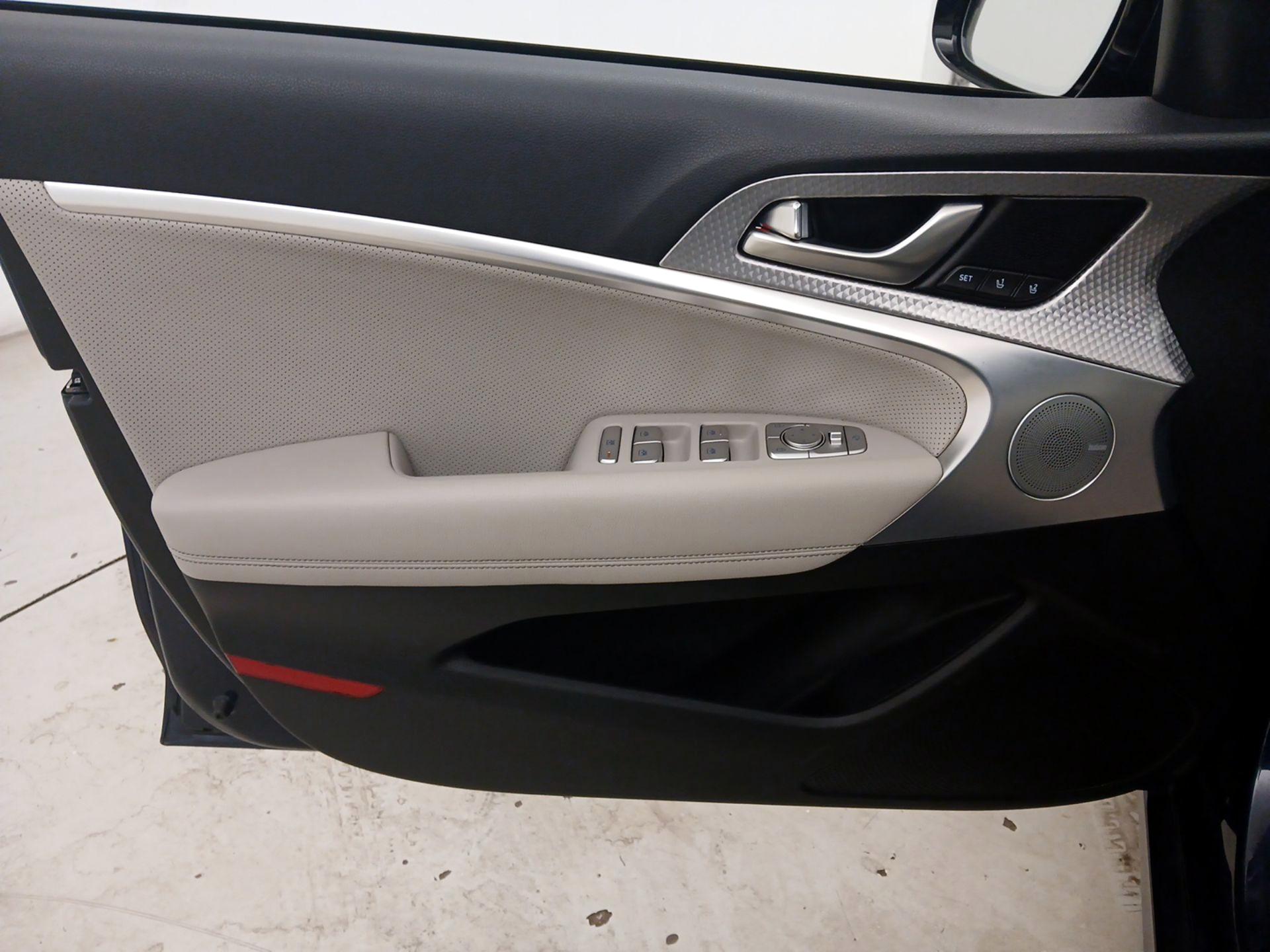 Thumbnail: 2022 Genesis G70 - 12