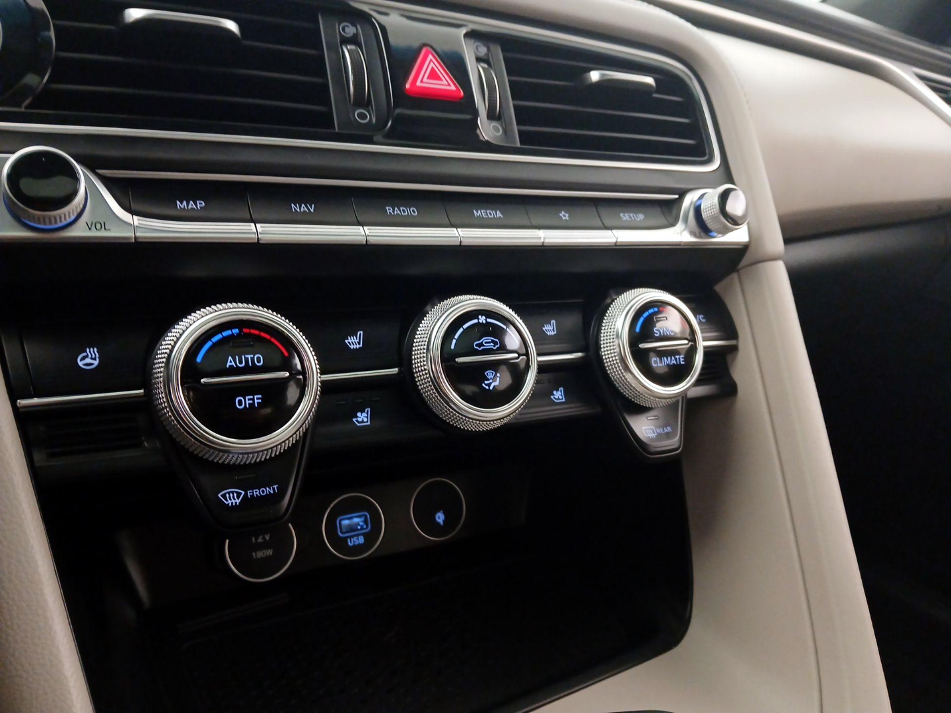 Thumbnail: 2022 Genesis G70 - 15