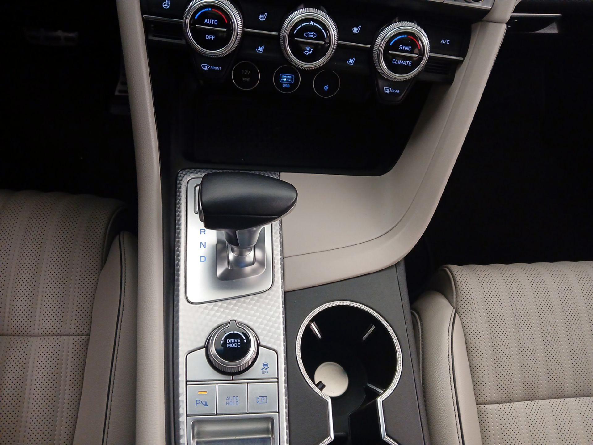 Thumbnail: 2022 Genesis G70 - 16