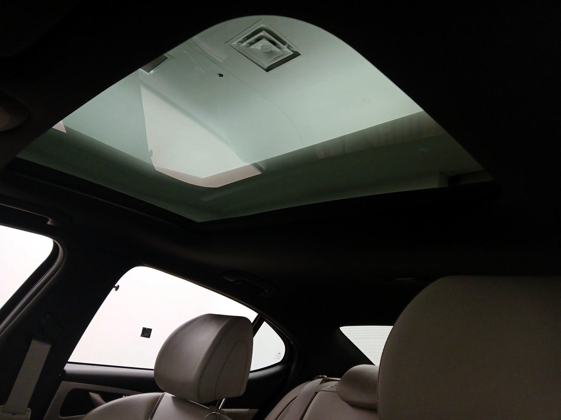 Thumbnail: 2022 Genesis G70 - 17