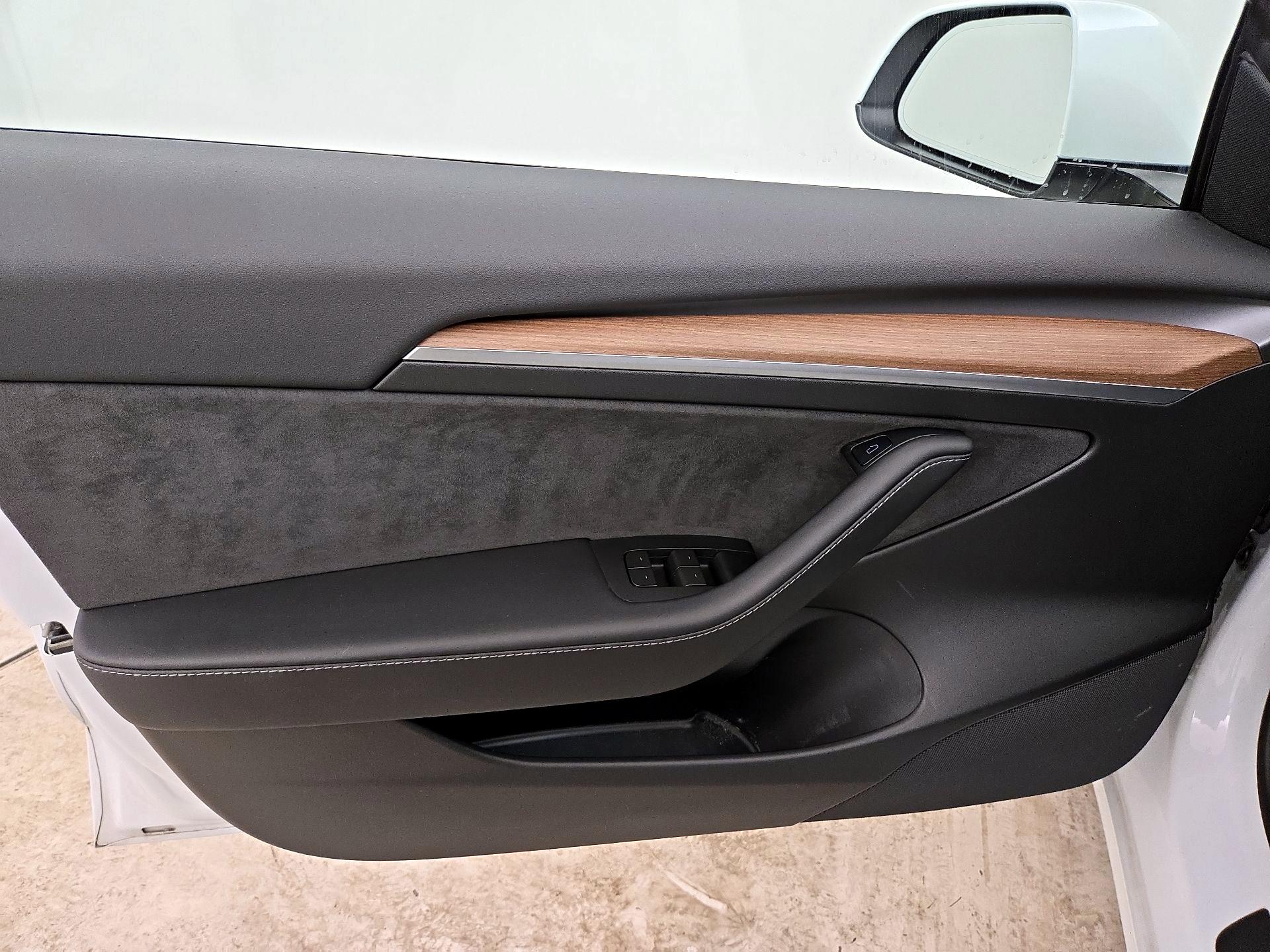 Thumbnail: 2022 Tesla Model 3 - 12