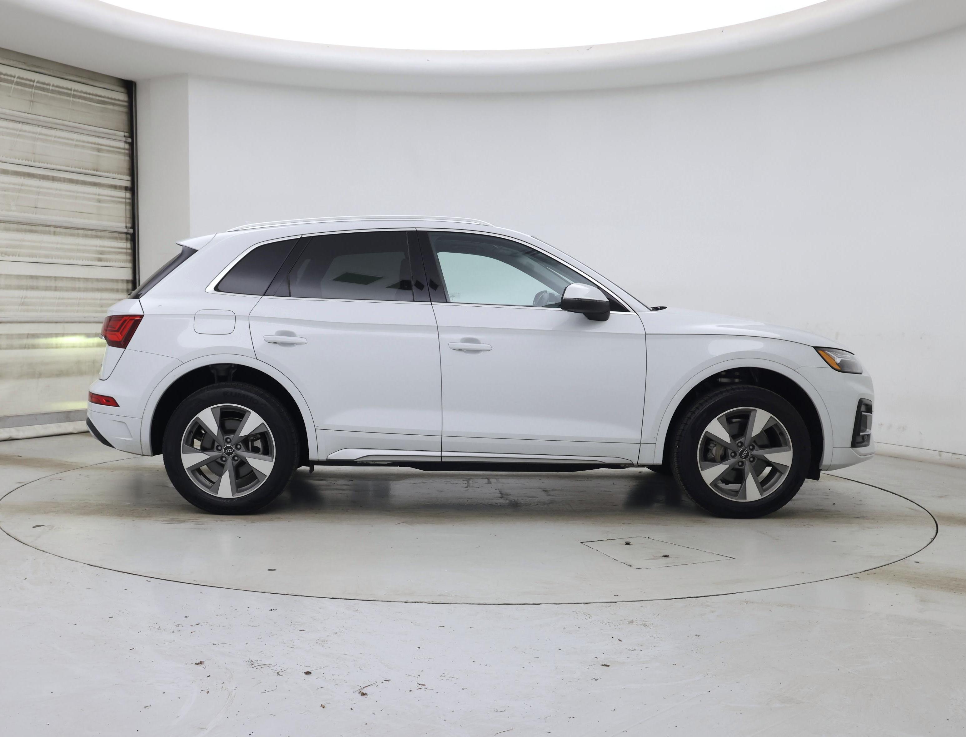 Thumbnail: 2023 Audi Q5 - 7