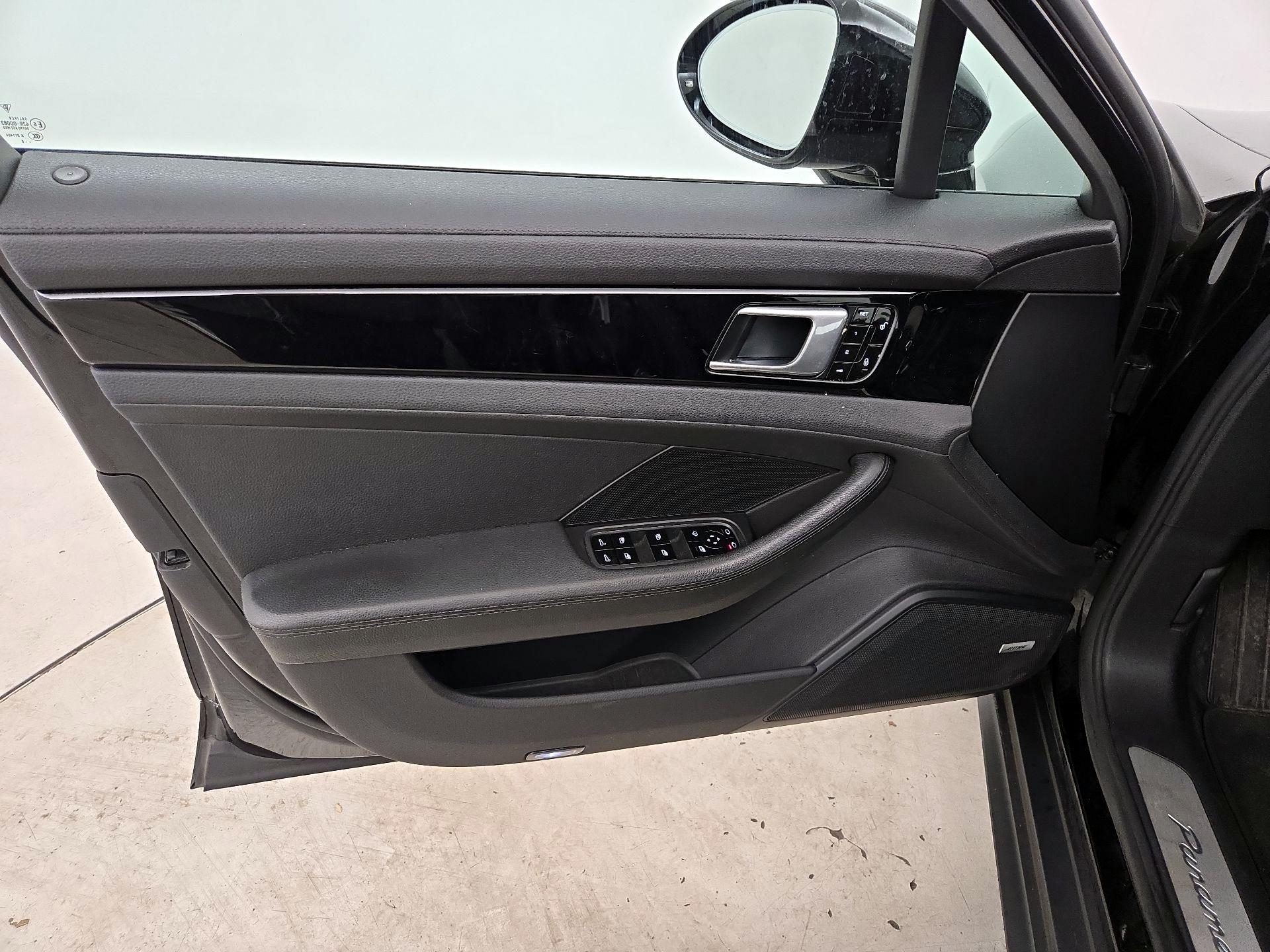 Thumbnail: 2018 Porsche Panamera - 12