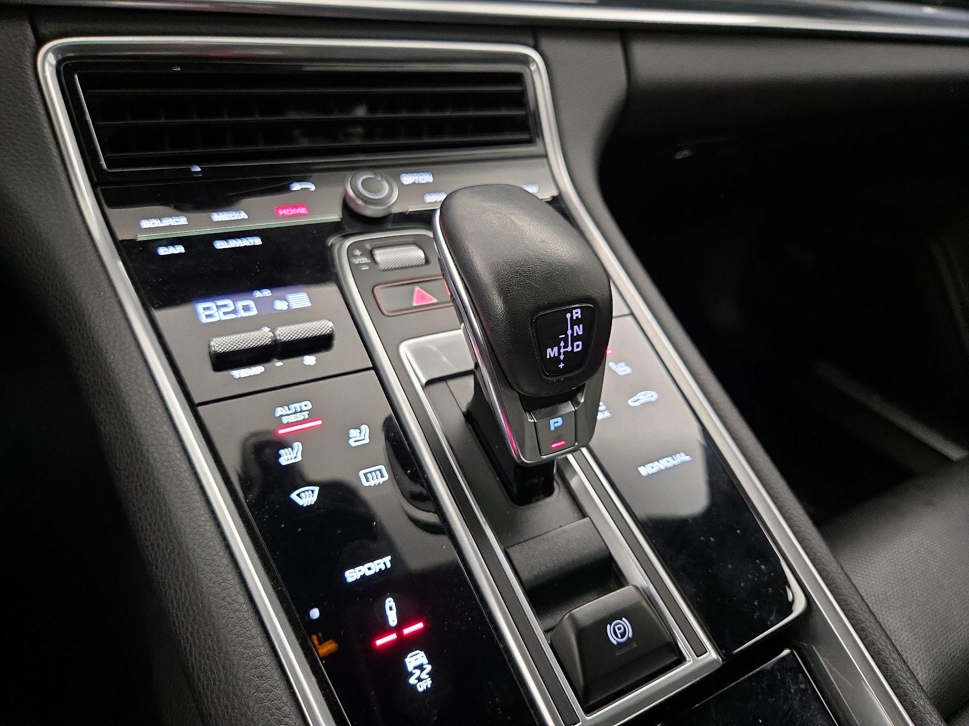 Thumbnail: 2018 Porsche Panamera - 18