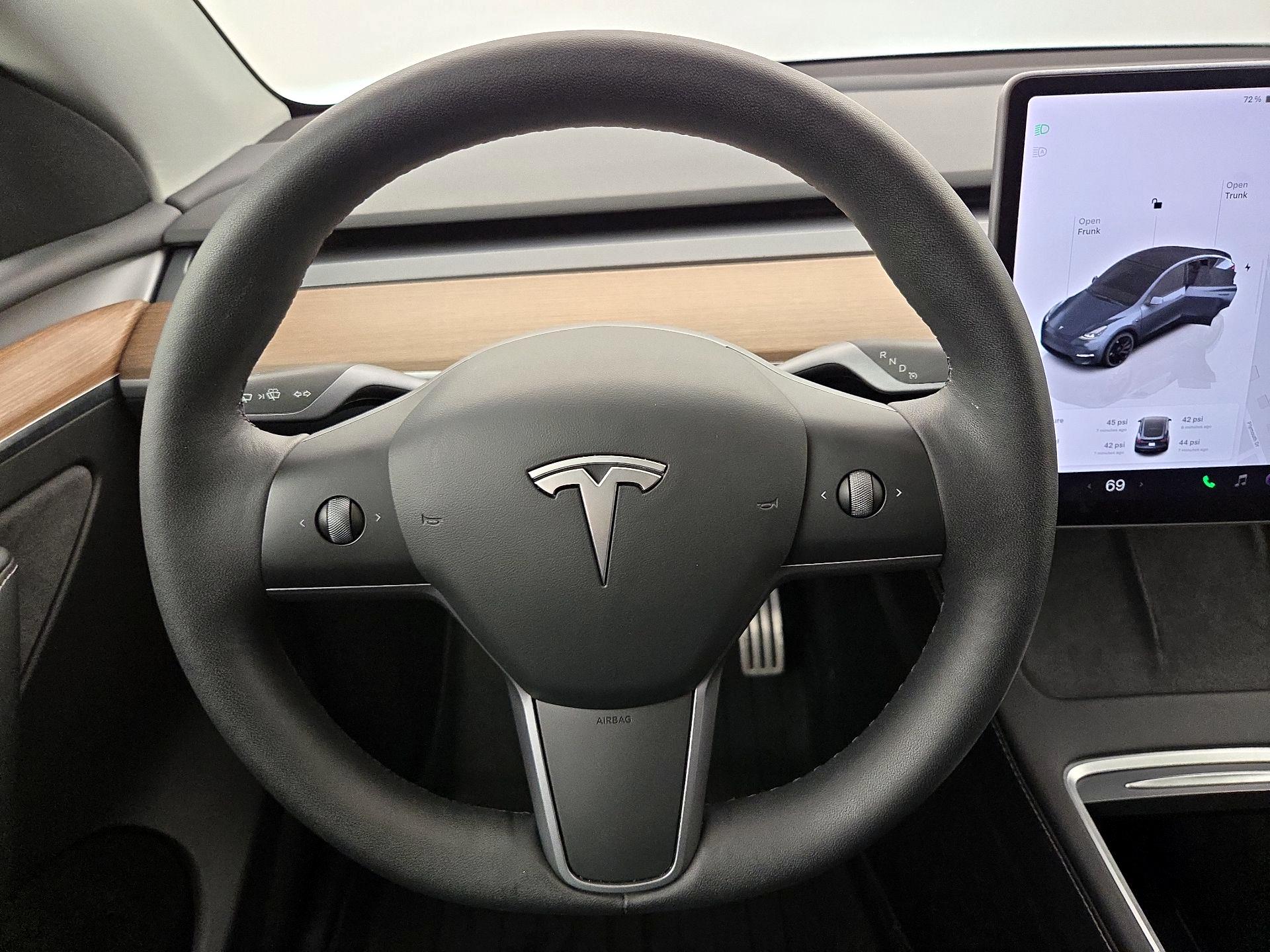 Thumbnail: 2023 Tesla Model Y - 10
