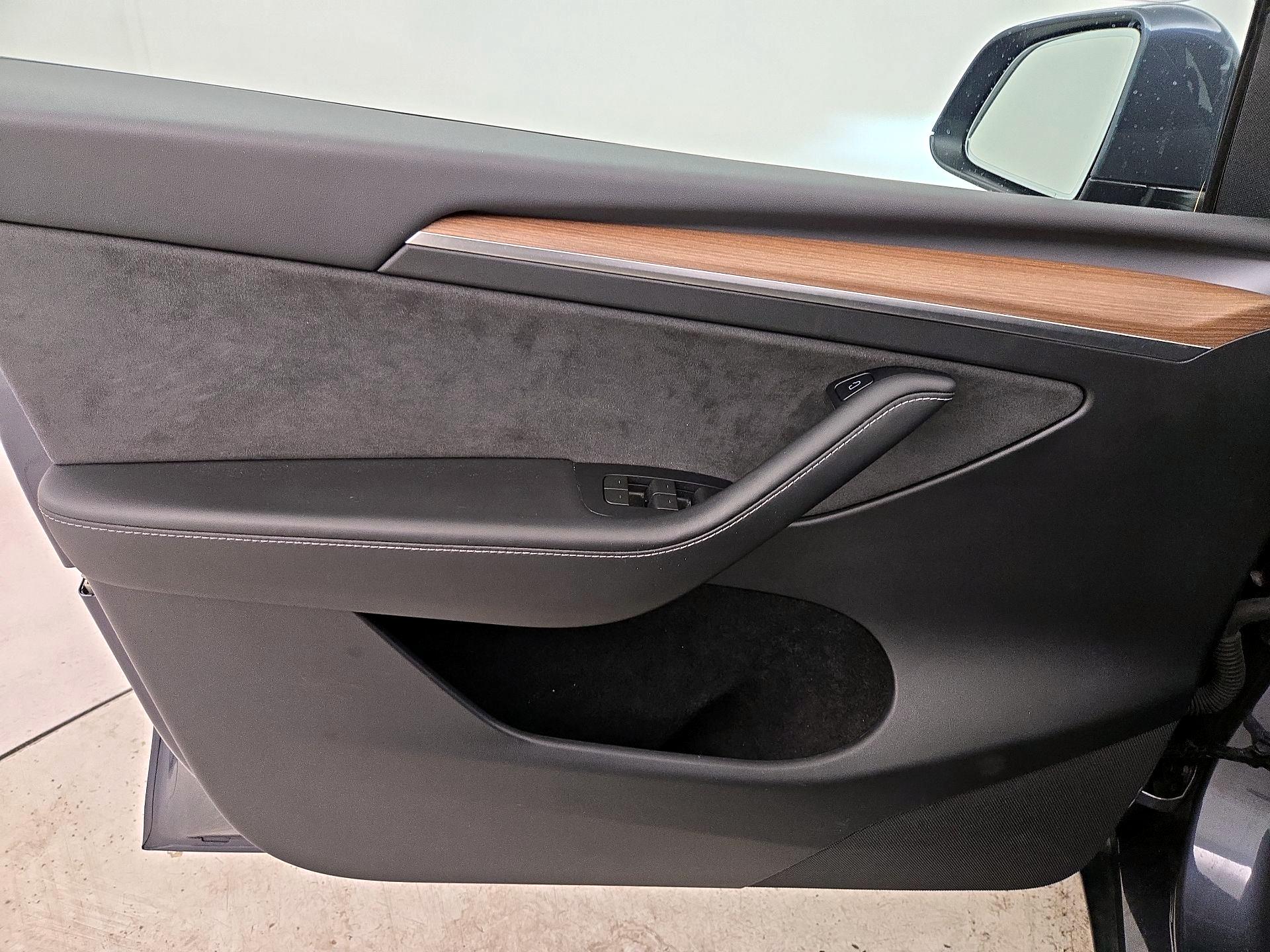 Thumbnail: 2023 Tesla Model Y - 12