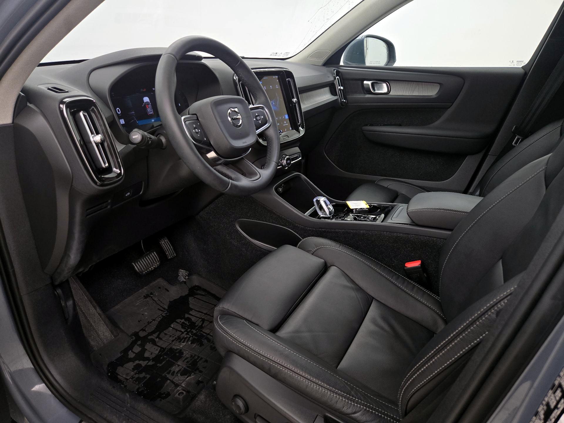 Thumbnail: 2023 Volvo XC40 - 11