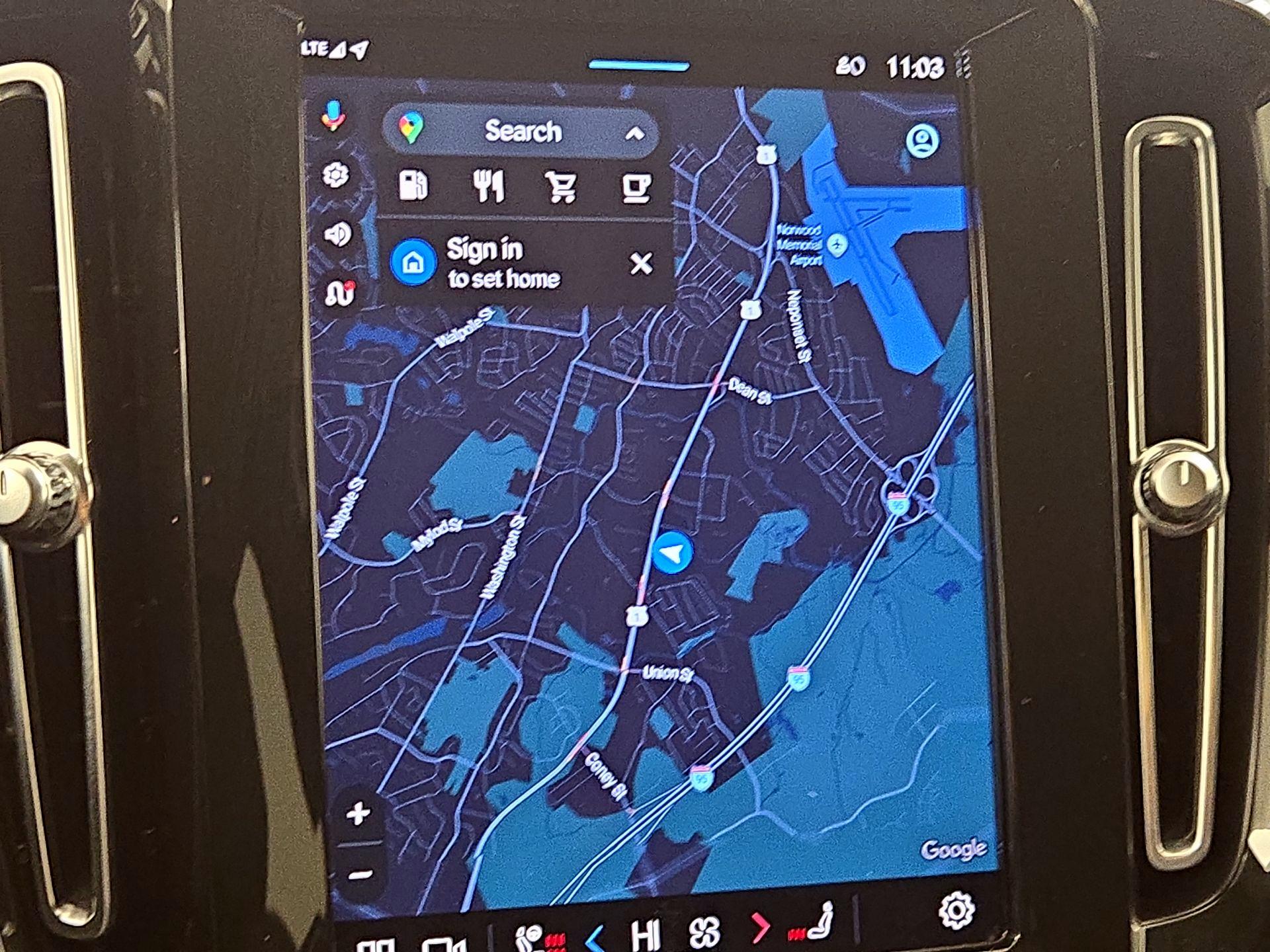 Thumbnail: 2023 Volvo XC40 - 14