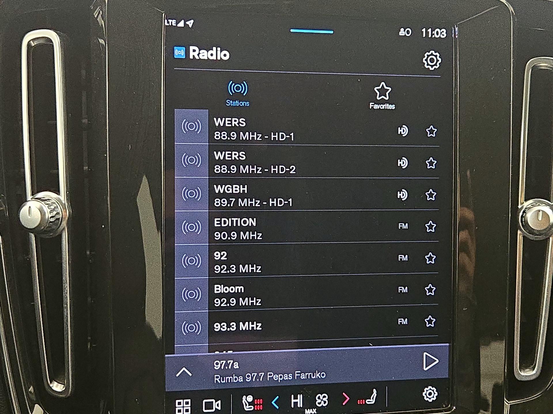 Thumbnail: 2023 Volvo XC40 - 16