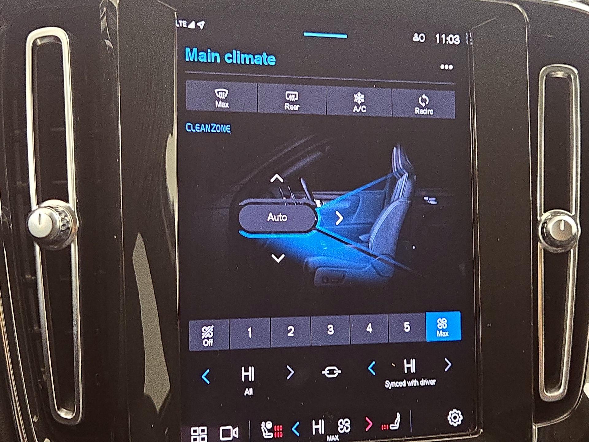 Thumbnail: 2023 Volvo XC40 - 17