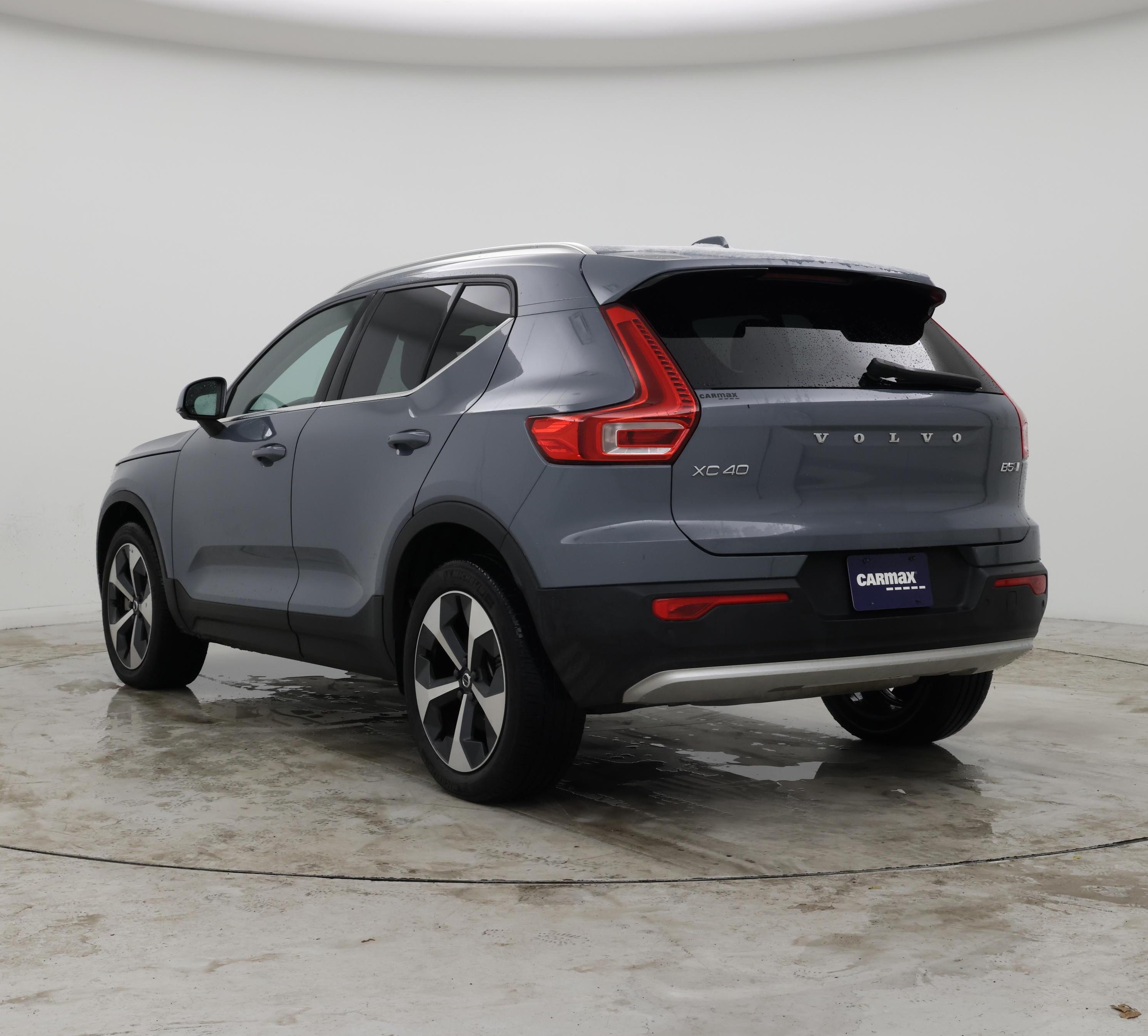 Thumbnail: 2023 Volvo XC40 - 2
