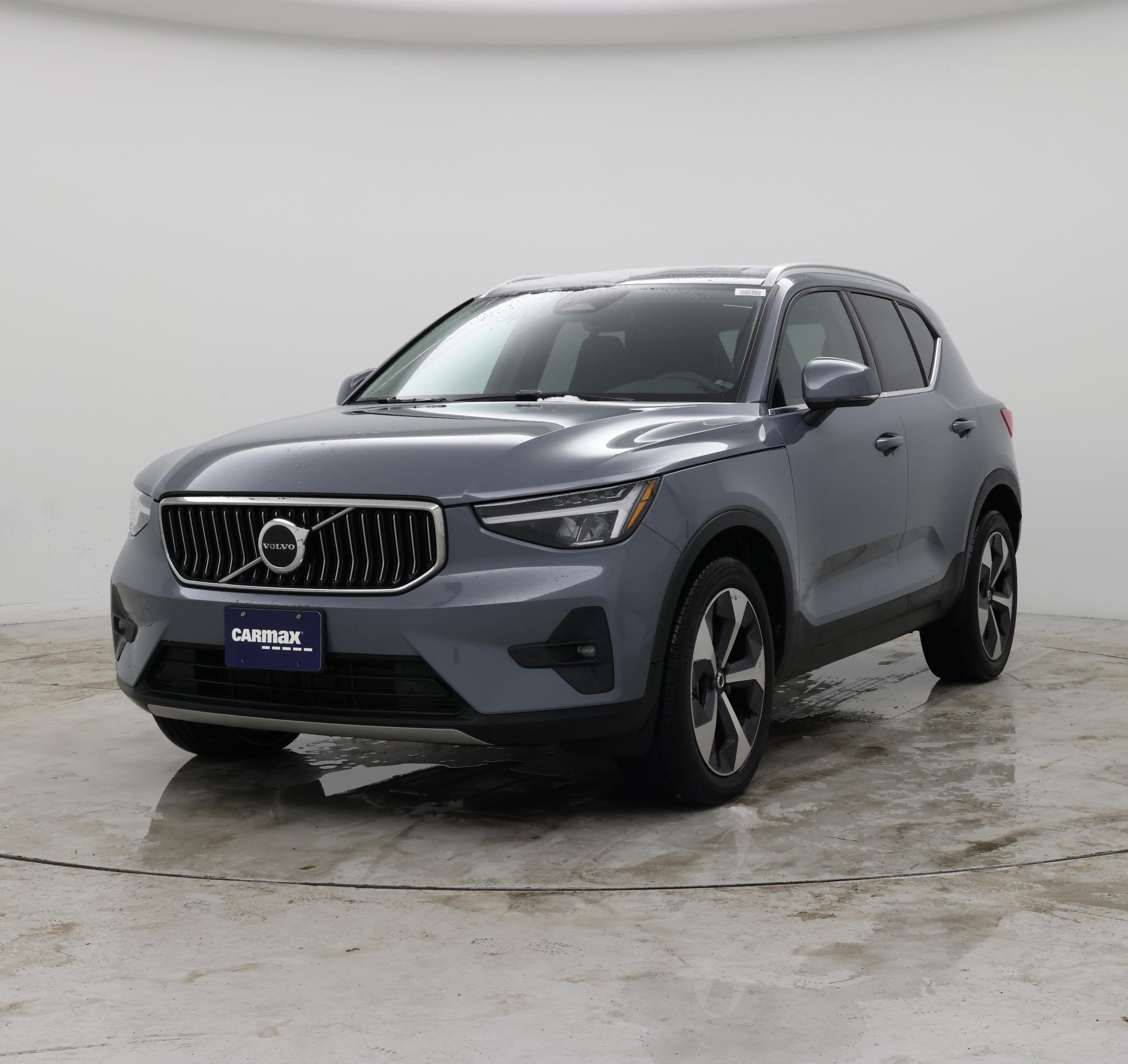 Thumbnail: 2023 Volvo XC40 - 4