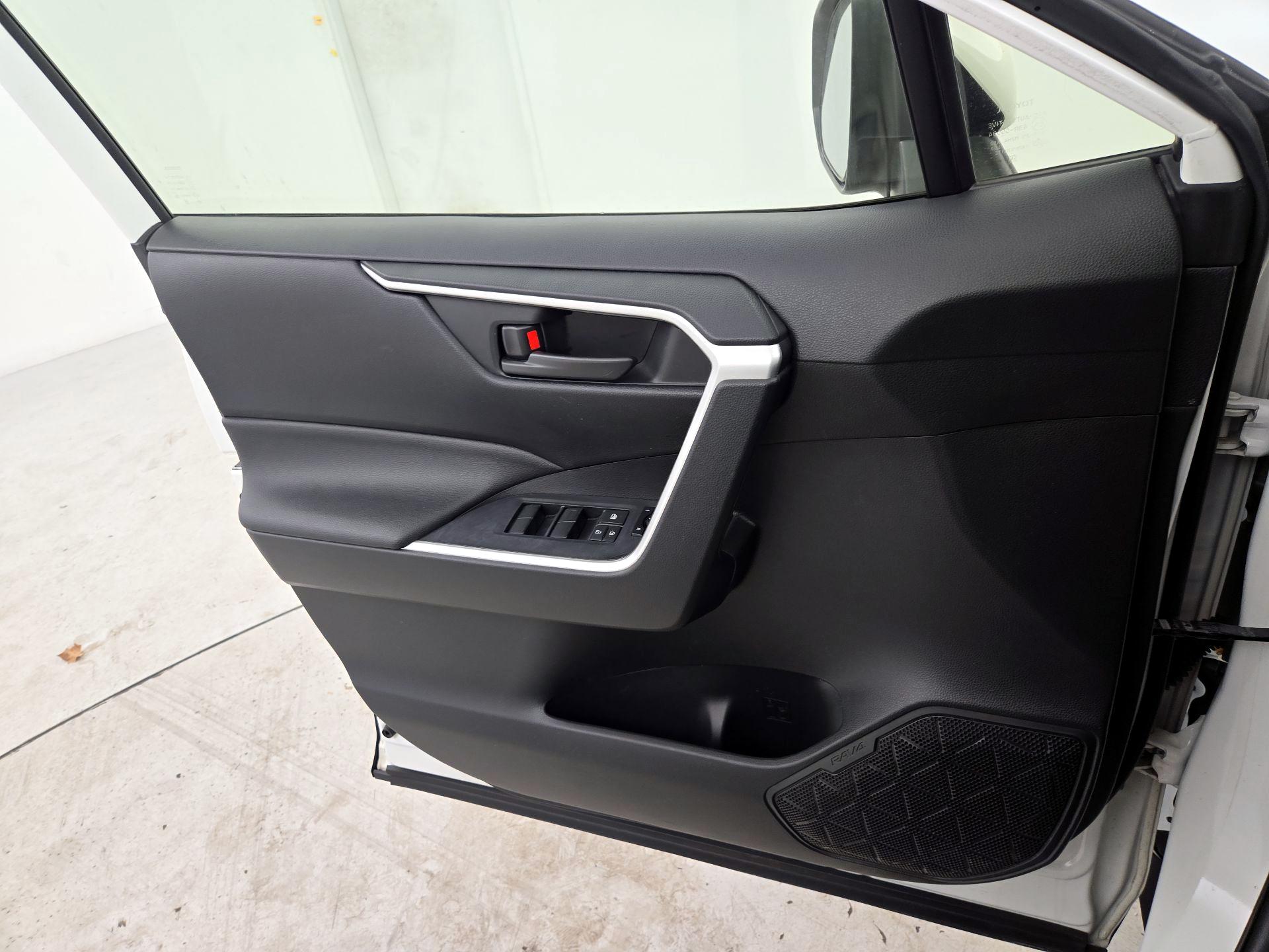 Thumbnail: 2019 Toyota RAV4 - 12