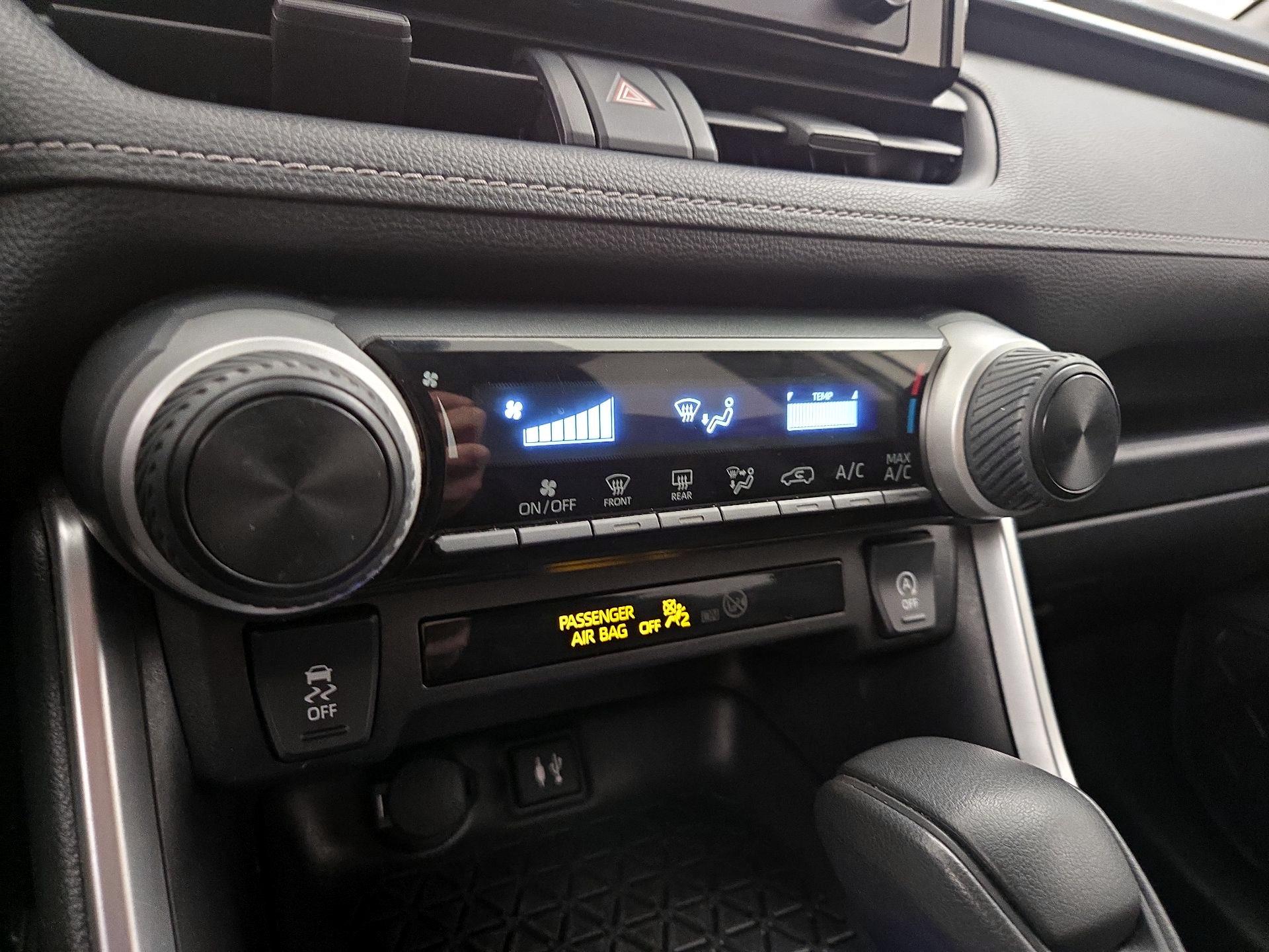 Thumbnail: 2019 Toyota RAV4 - 16