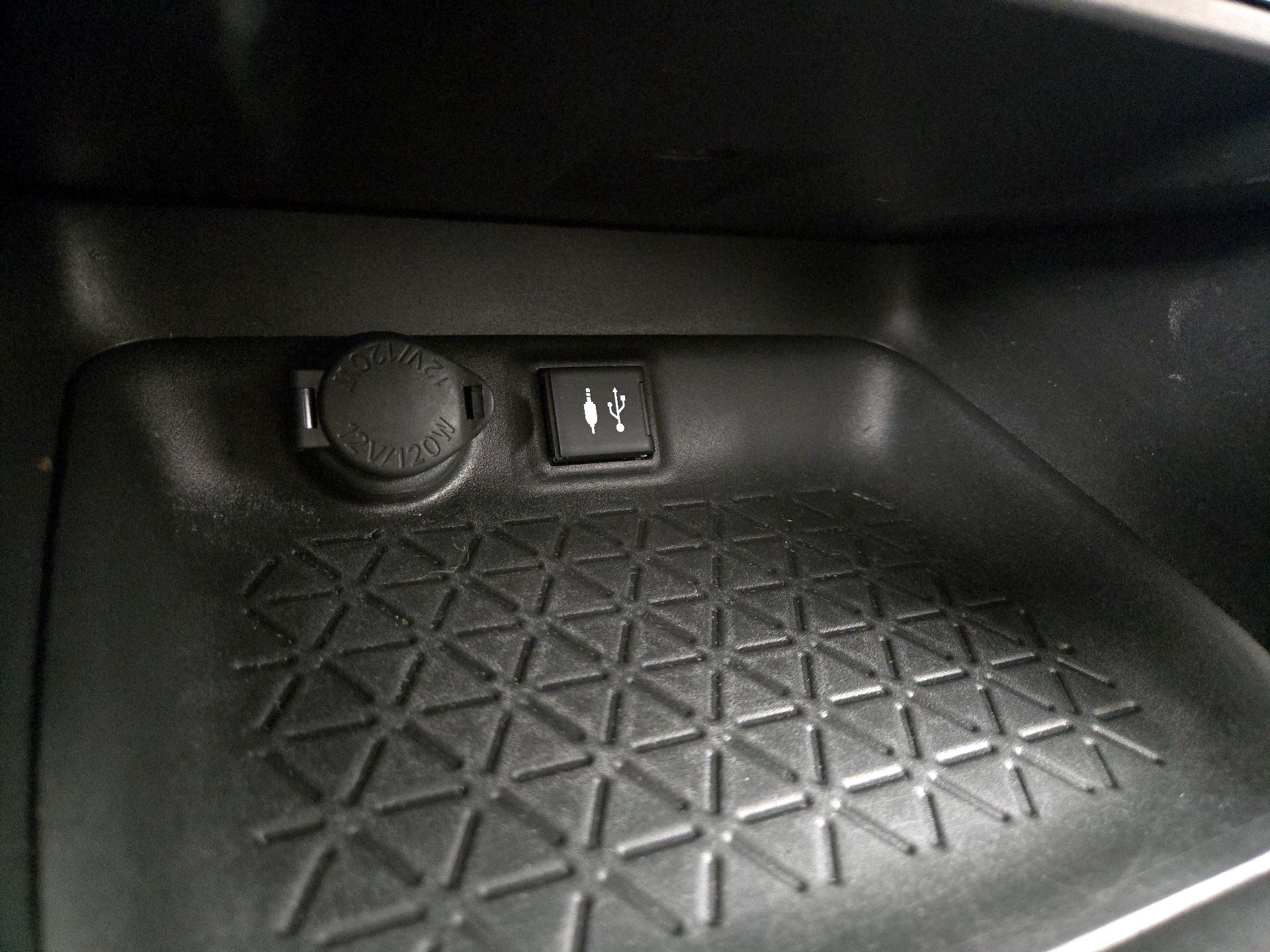 Thumbnail: 2019 Toyota RAV4 - 18