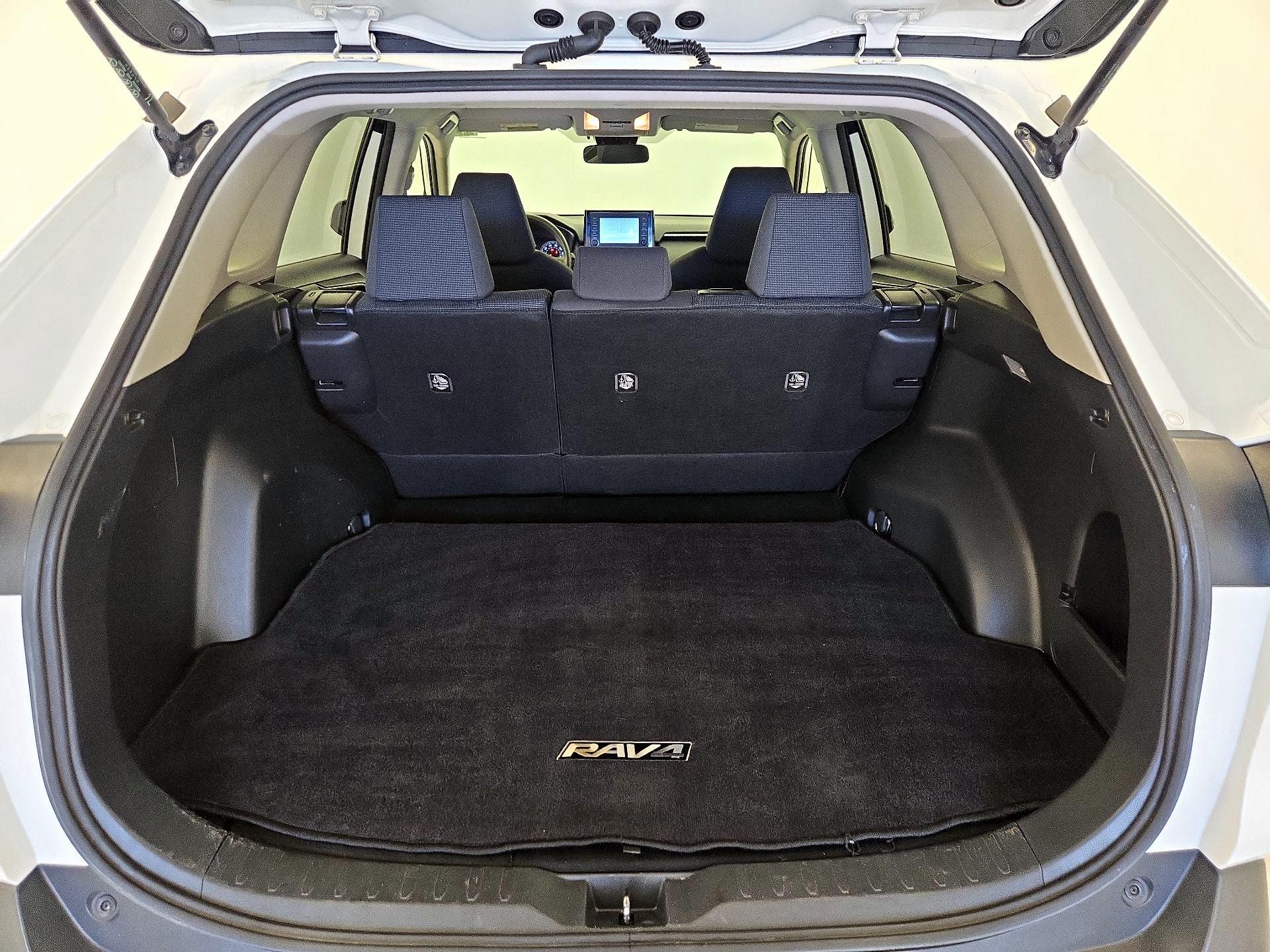 Thumbnail: 2019 Toyota RAV4 - 20