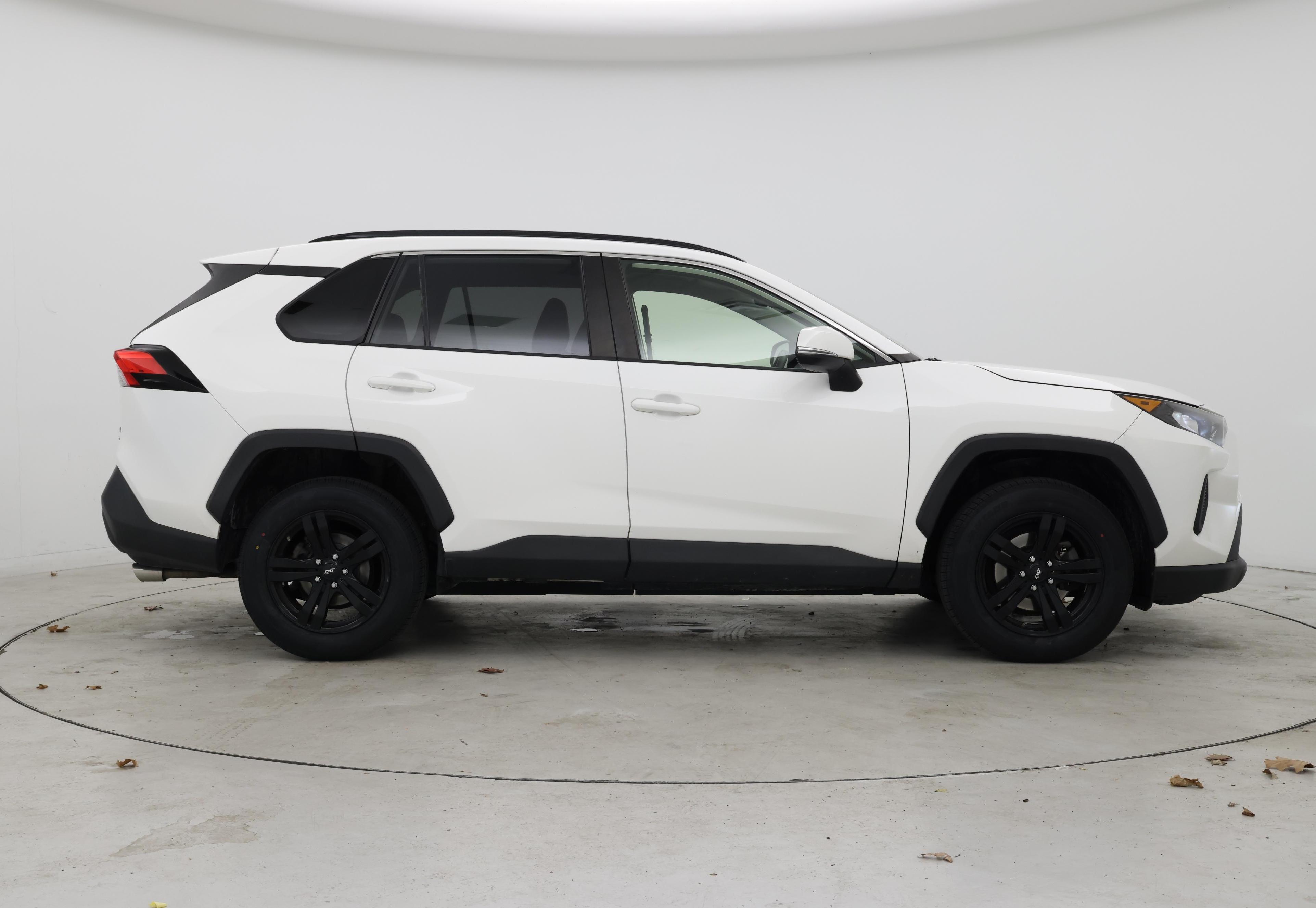 Thumbnail: 2019 Toyota RAV4 - 7