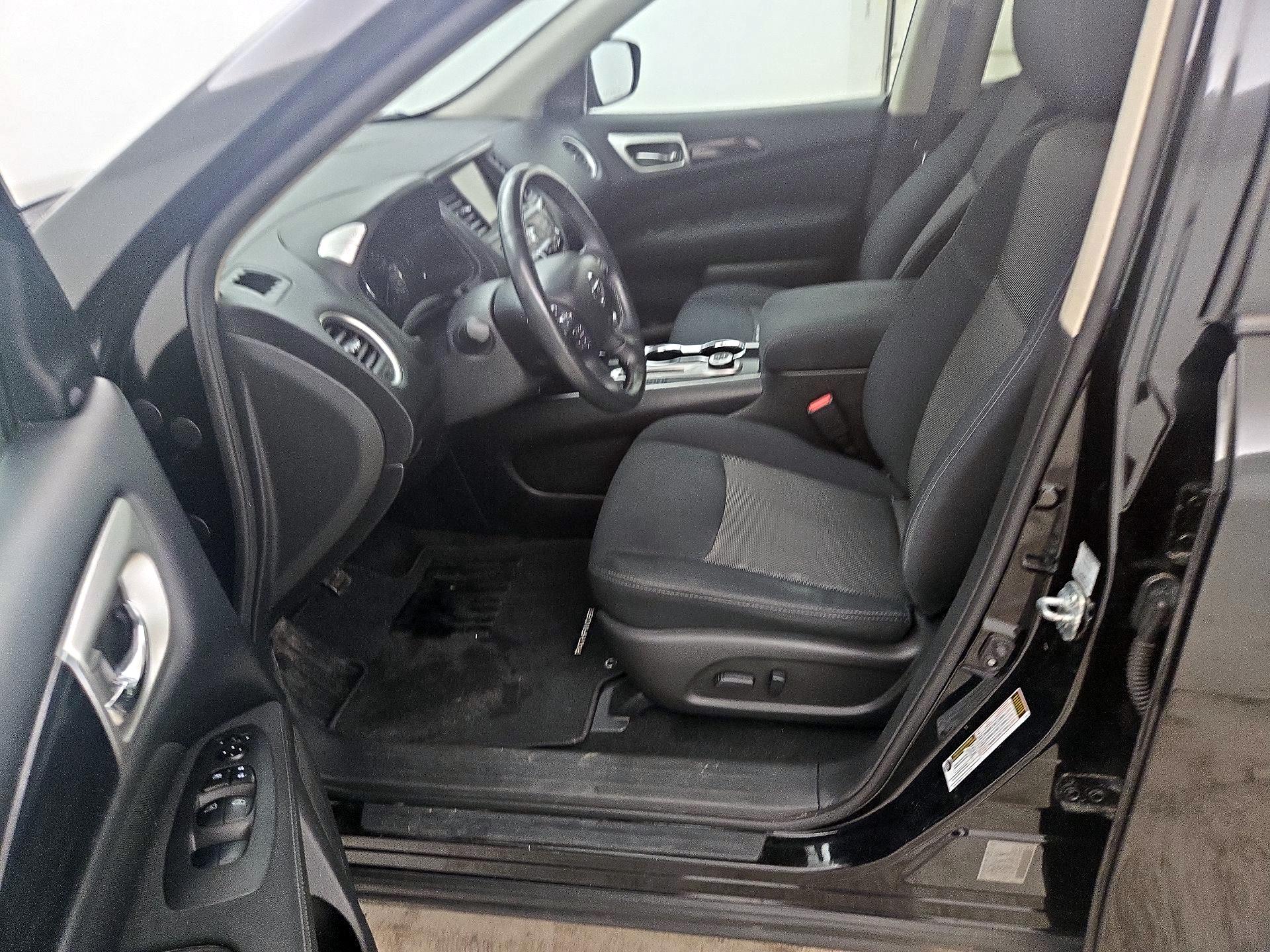 Thumbnail: 2017 Nissan Pathfinder - 11