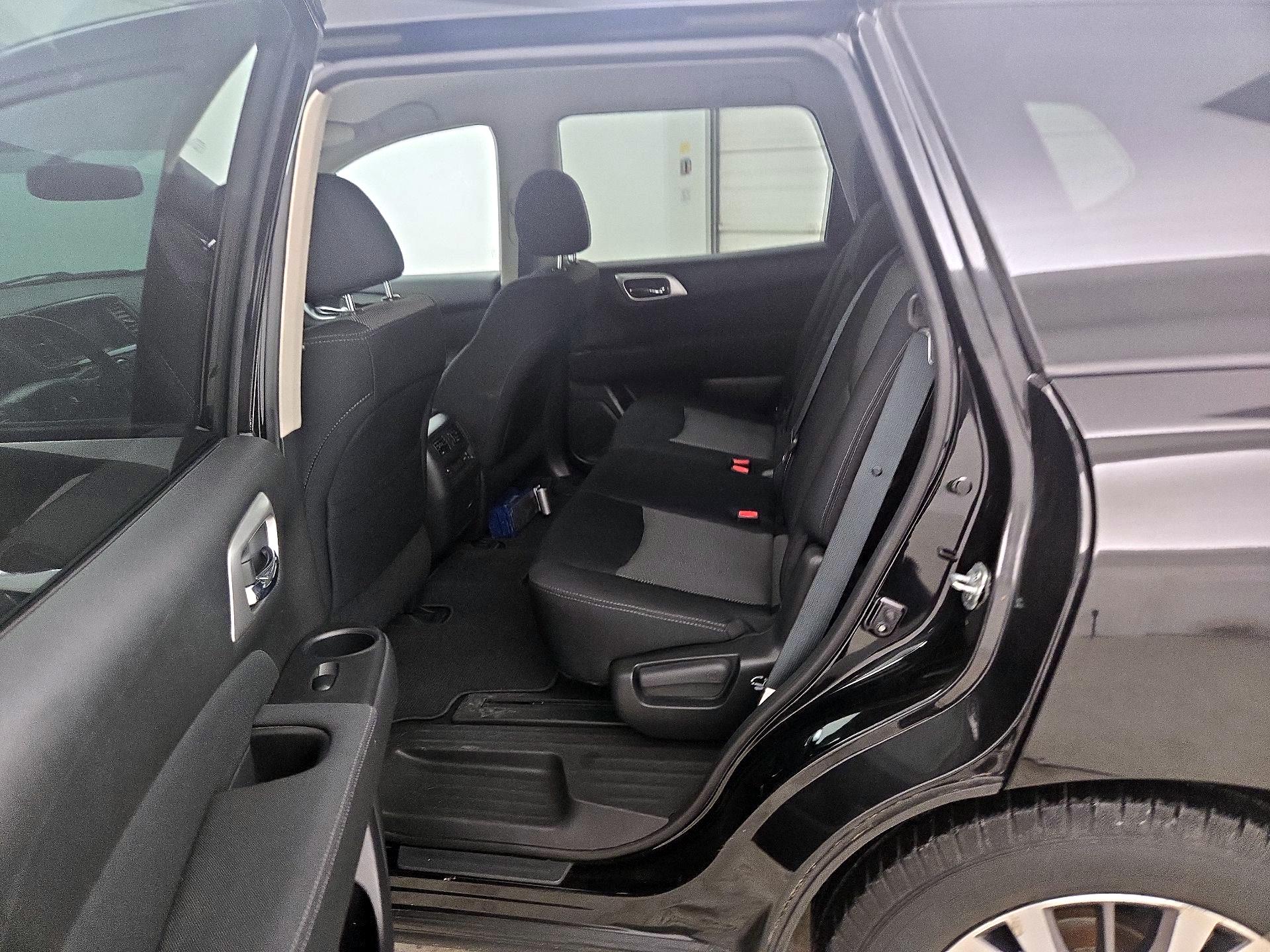 Thumbnail: 2017 Nissan Pathfinder - 20