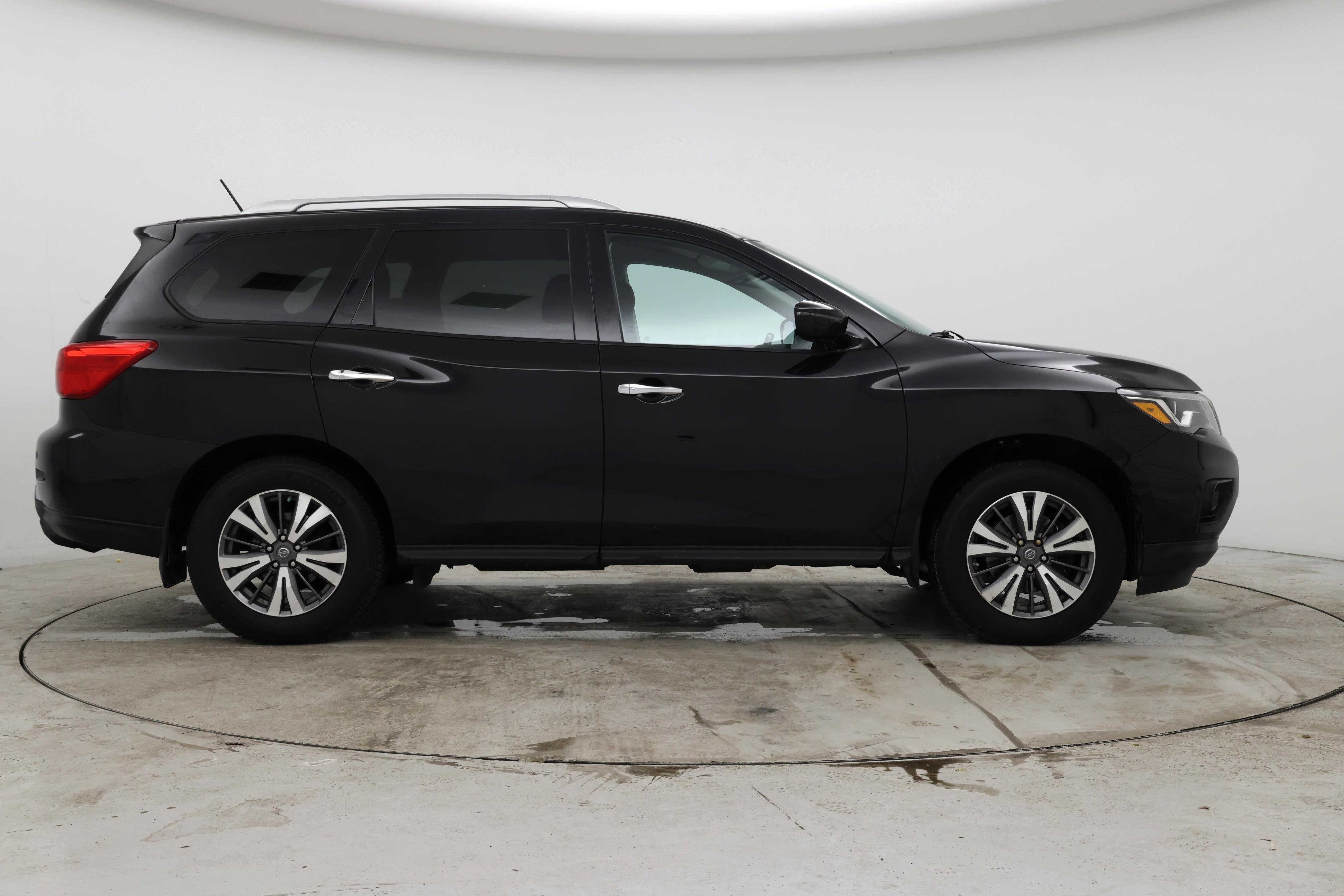 Thumbnail: 2017 Nissan Pathfinder - 7