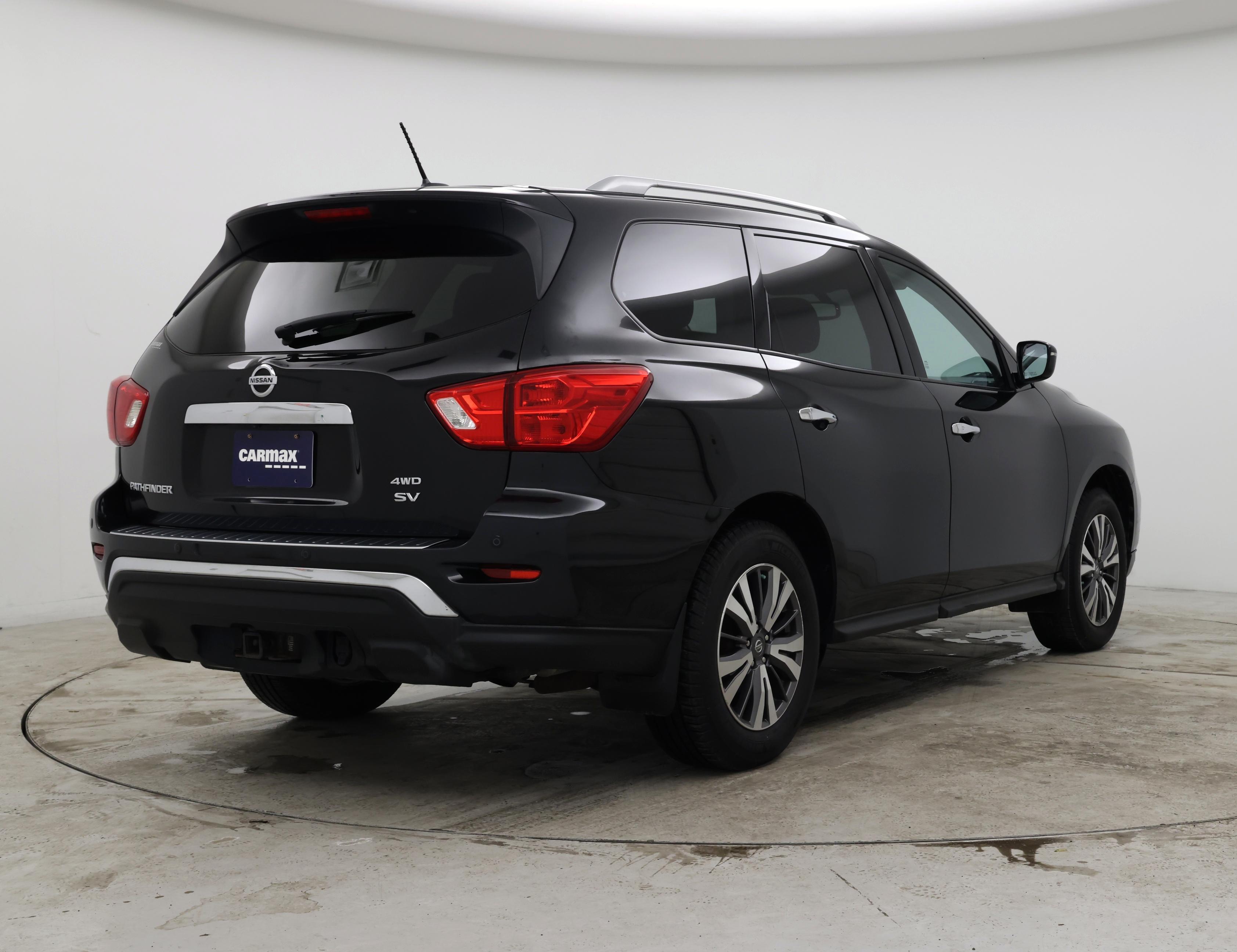 Thumbnail: 2017 Nissan Pathfinder - 8