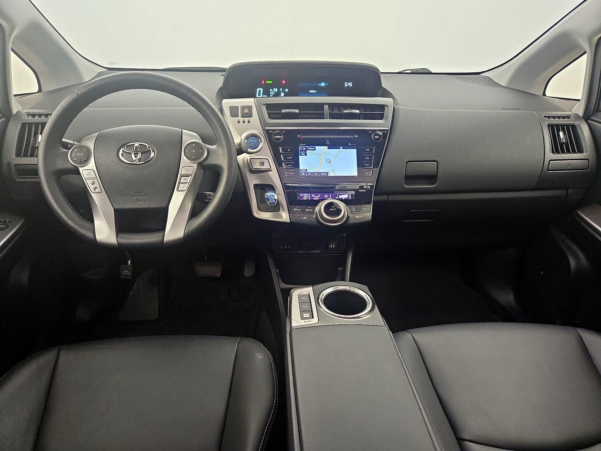 Thumbnail: 2017 Toyota Prius v - 9