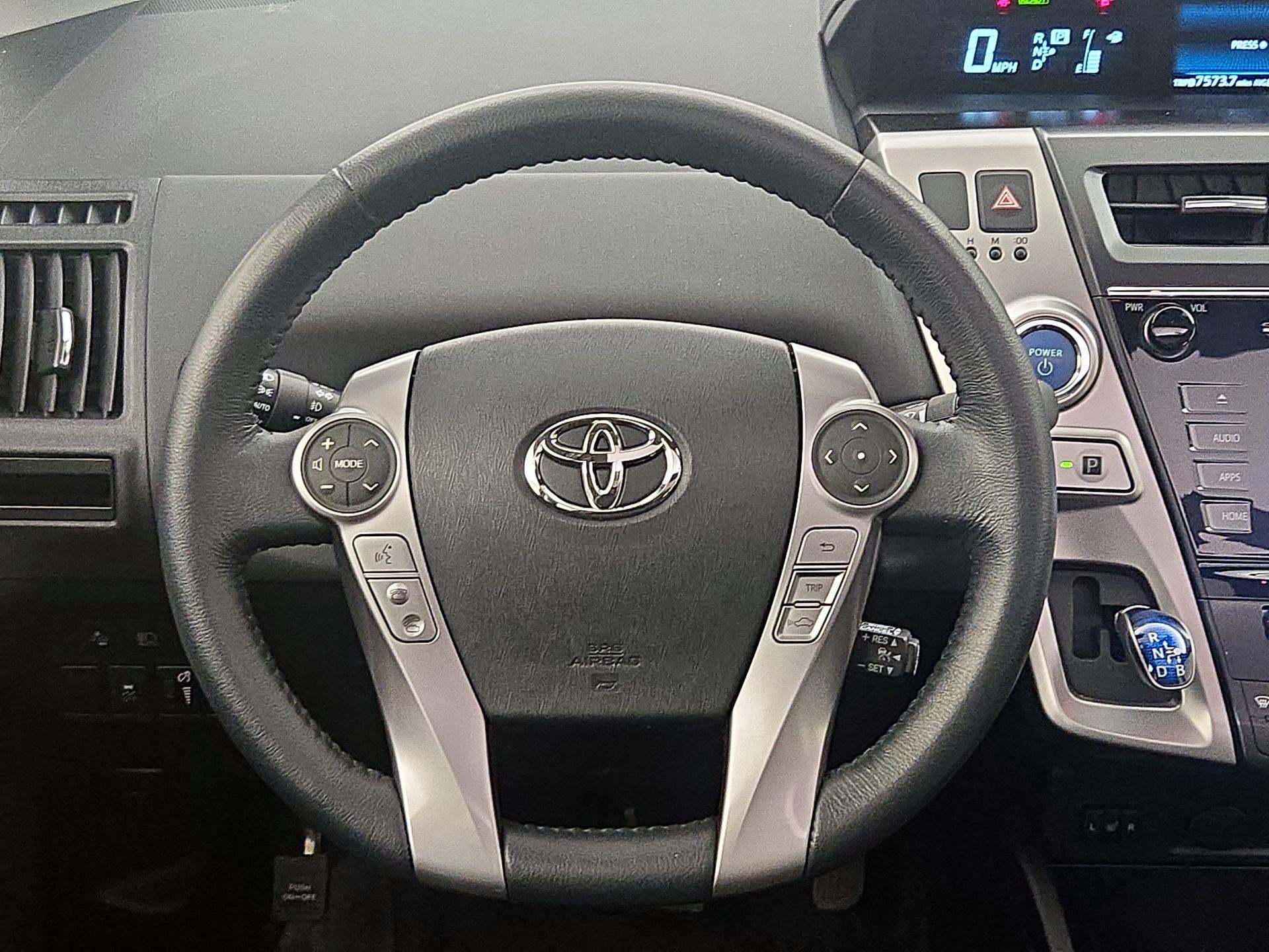 Thumbnail: 2017 Toyota Prius v - 10