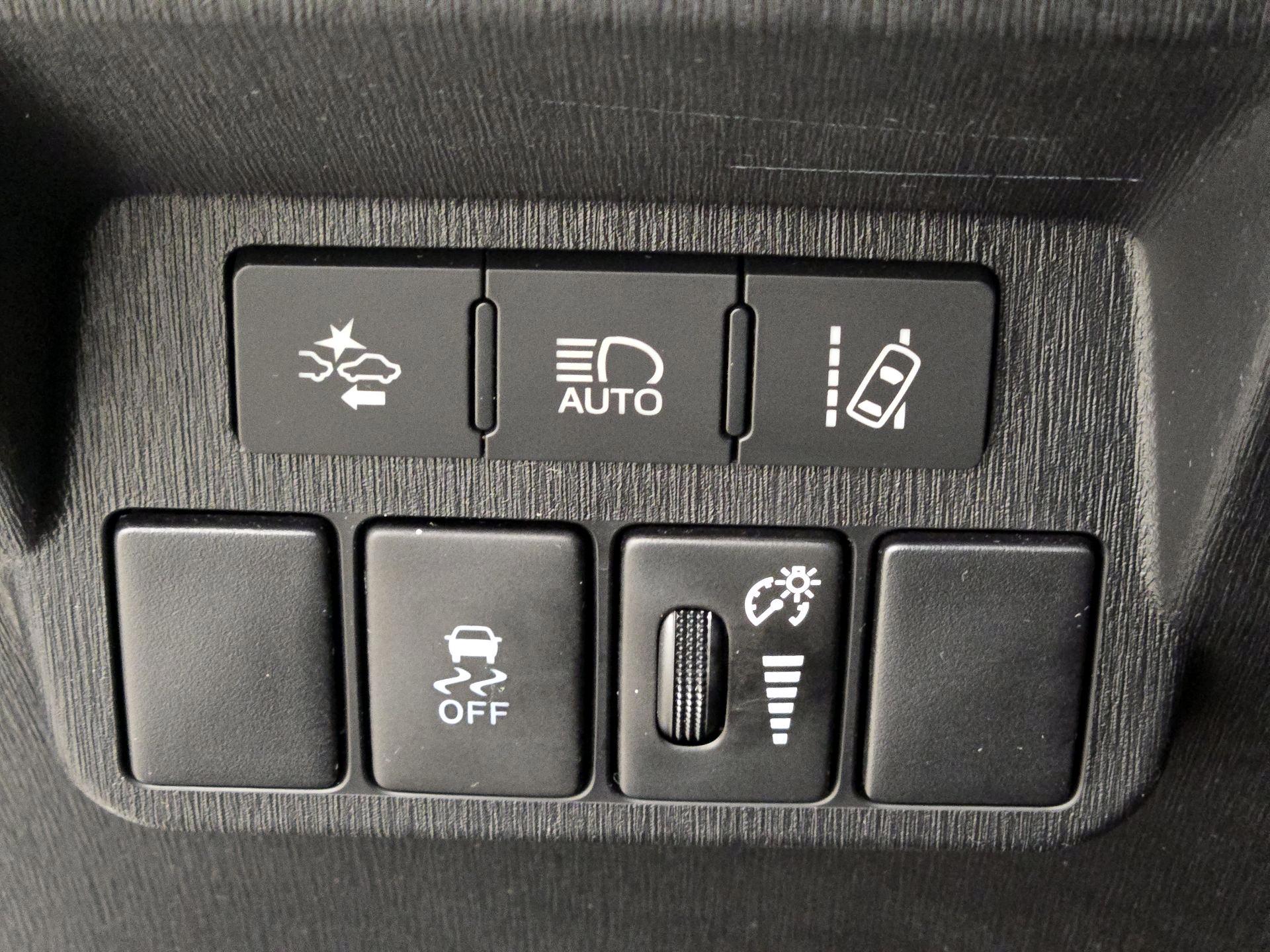 Thumbnail: 2017 Toyota Prius v - 13