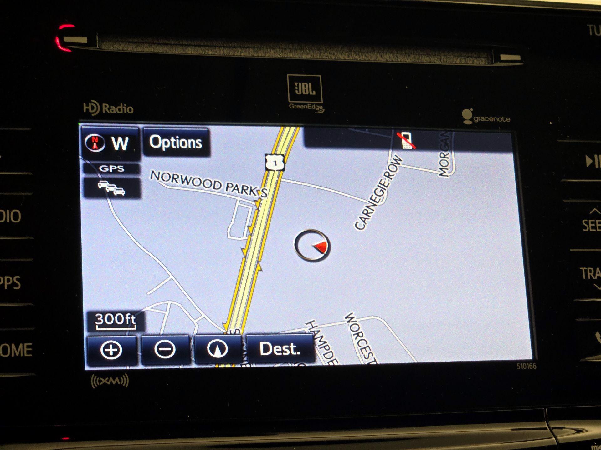 Thumbnail: 2017 Toyota Prius v - 14