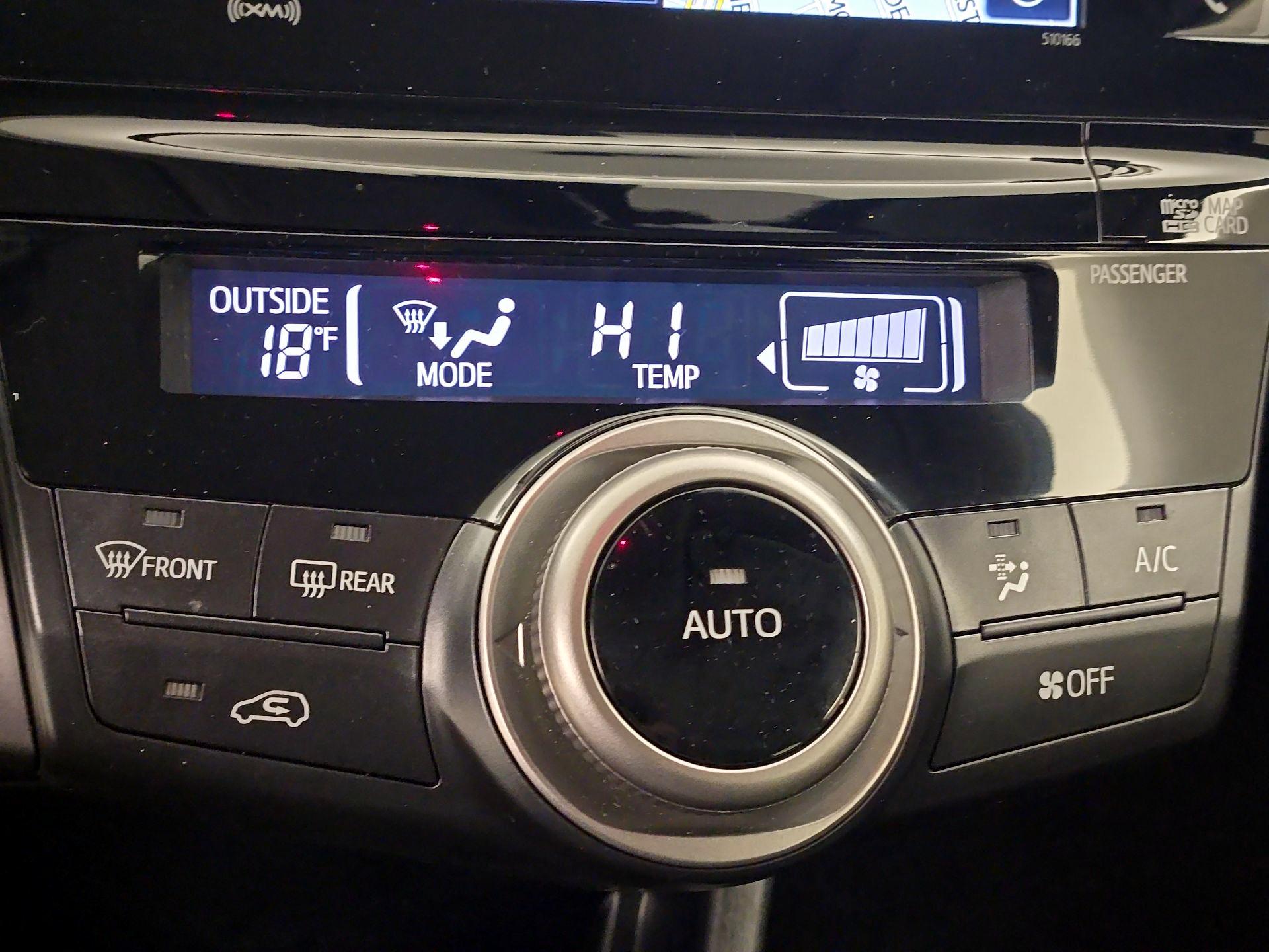 Thumbnail: 2017 Toyota Prius v - 17