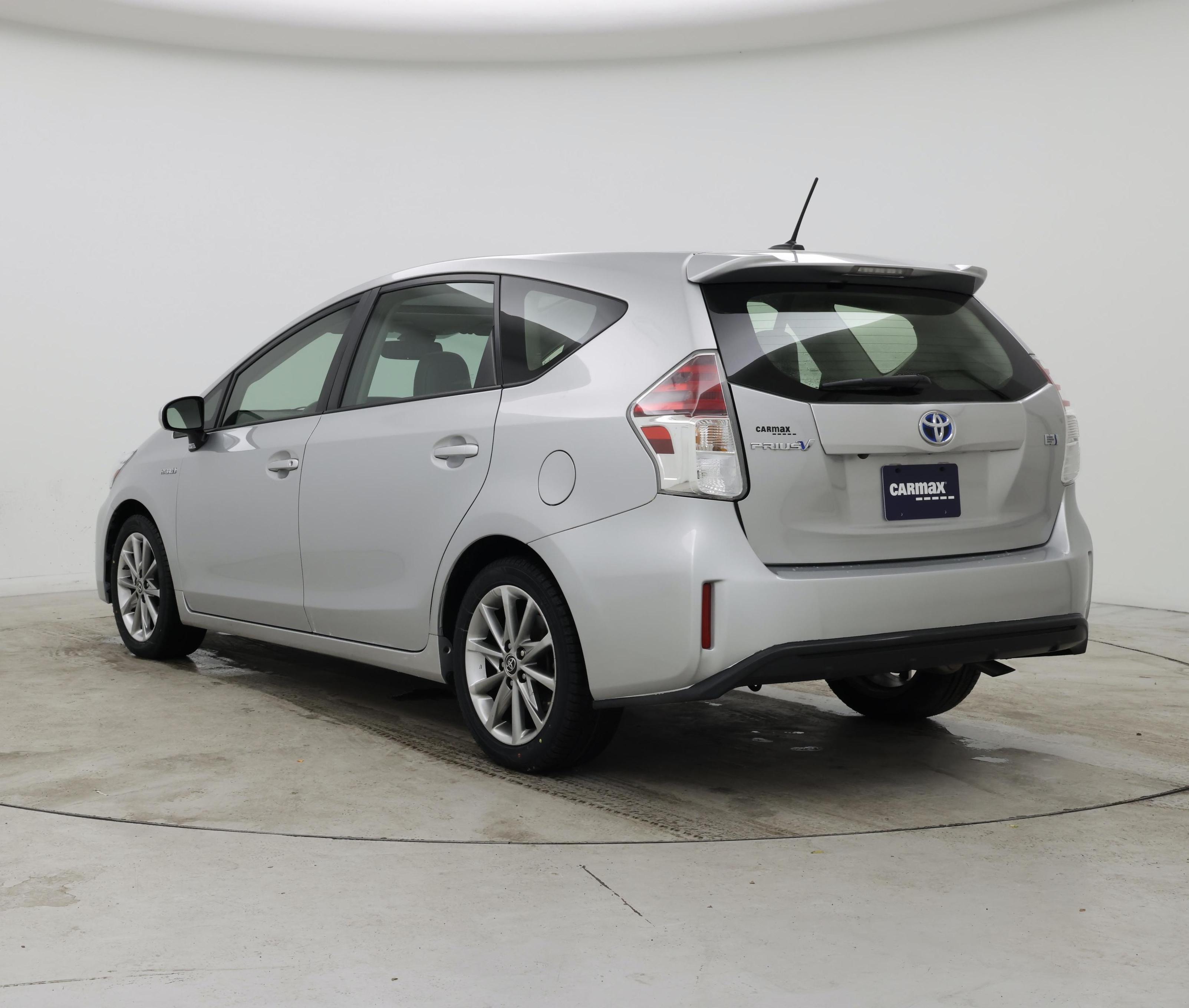 Thumbnail: 2017 Toyota Prius v - 2
