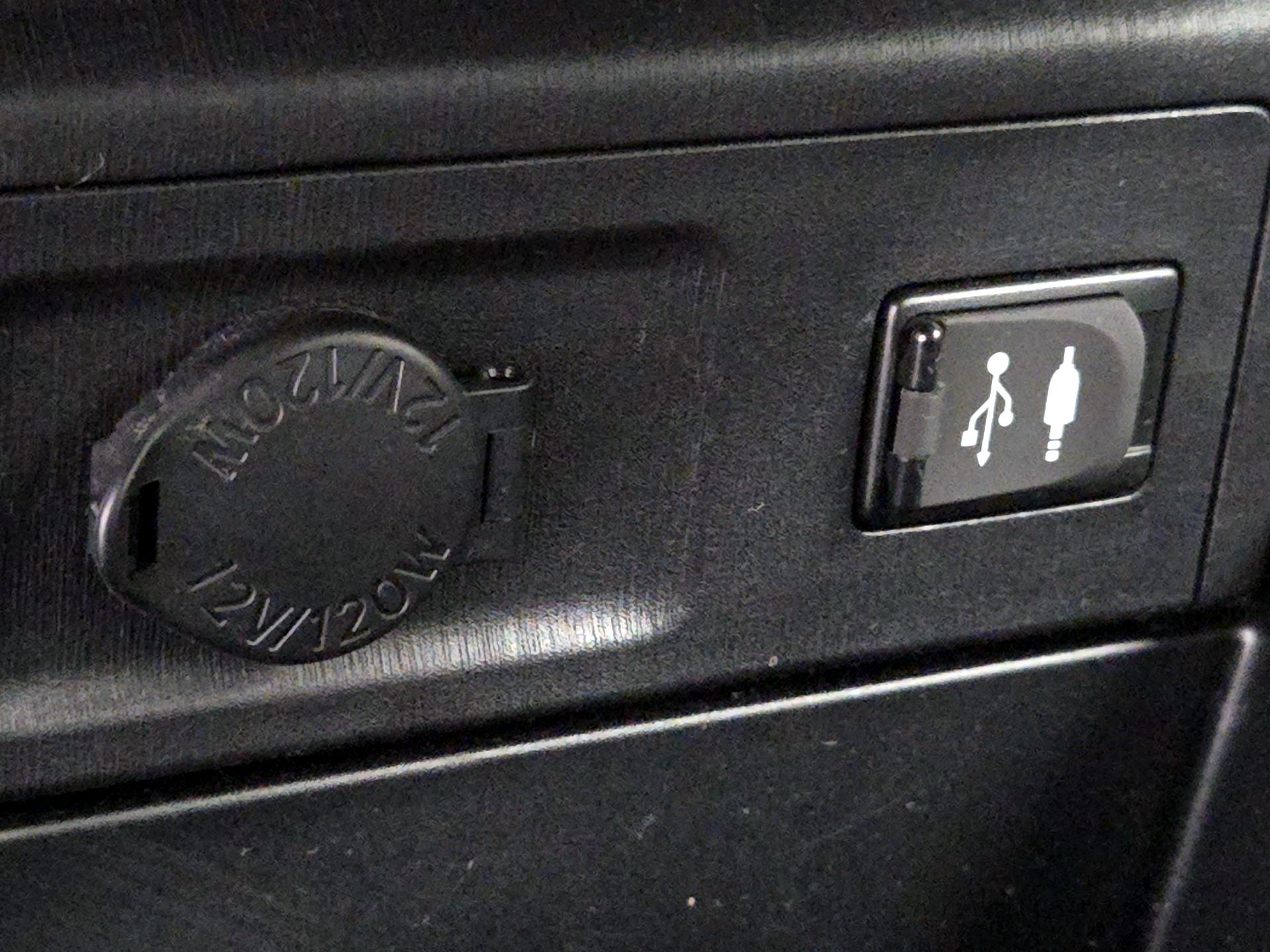 Thumbnail: 2017 Toyota Prius v - 19