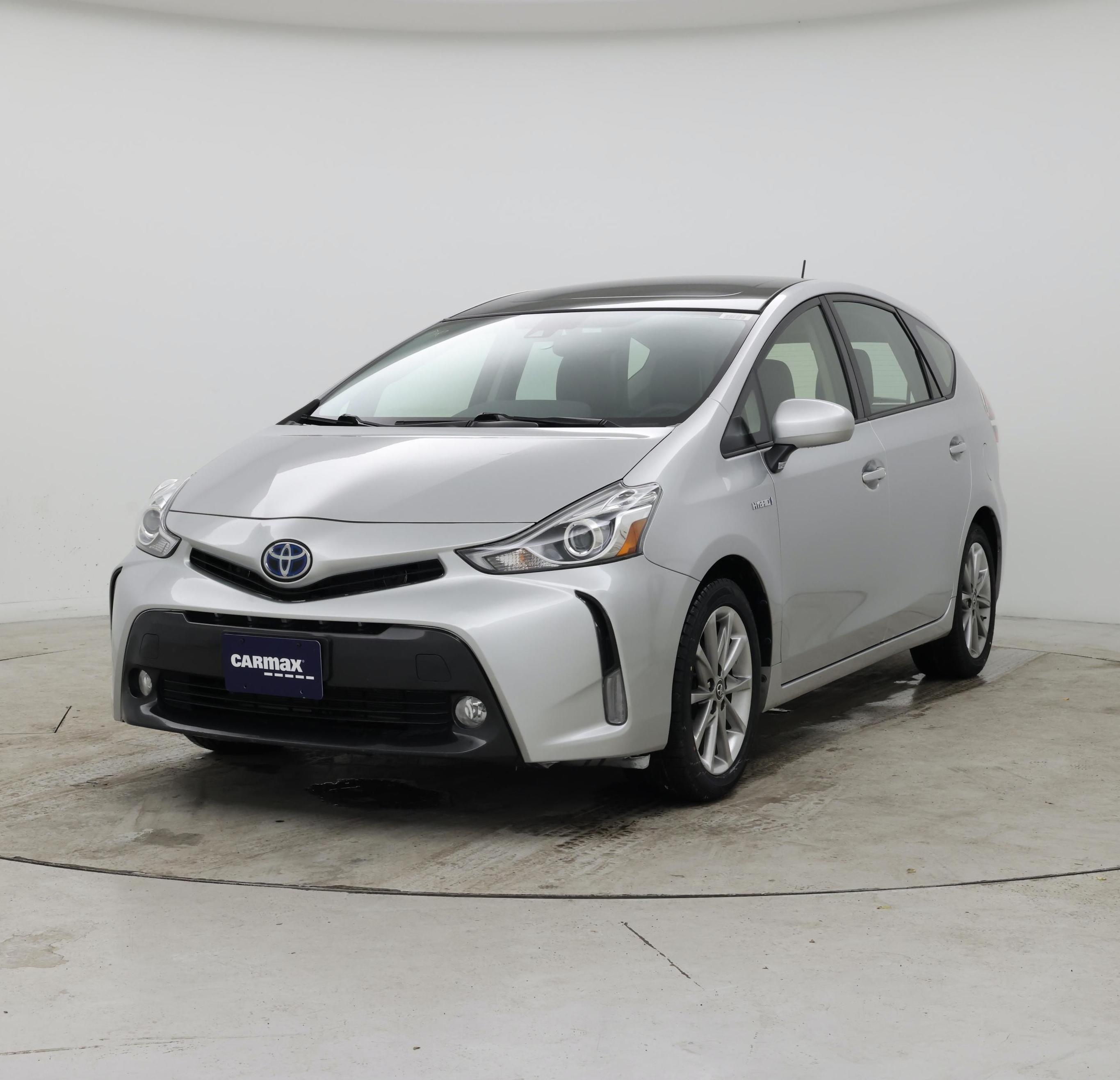 Thumbnail: 2017 Toyota Prius v - 4