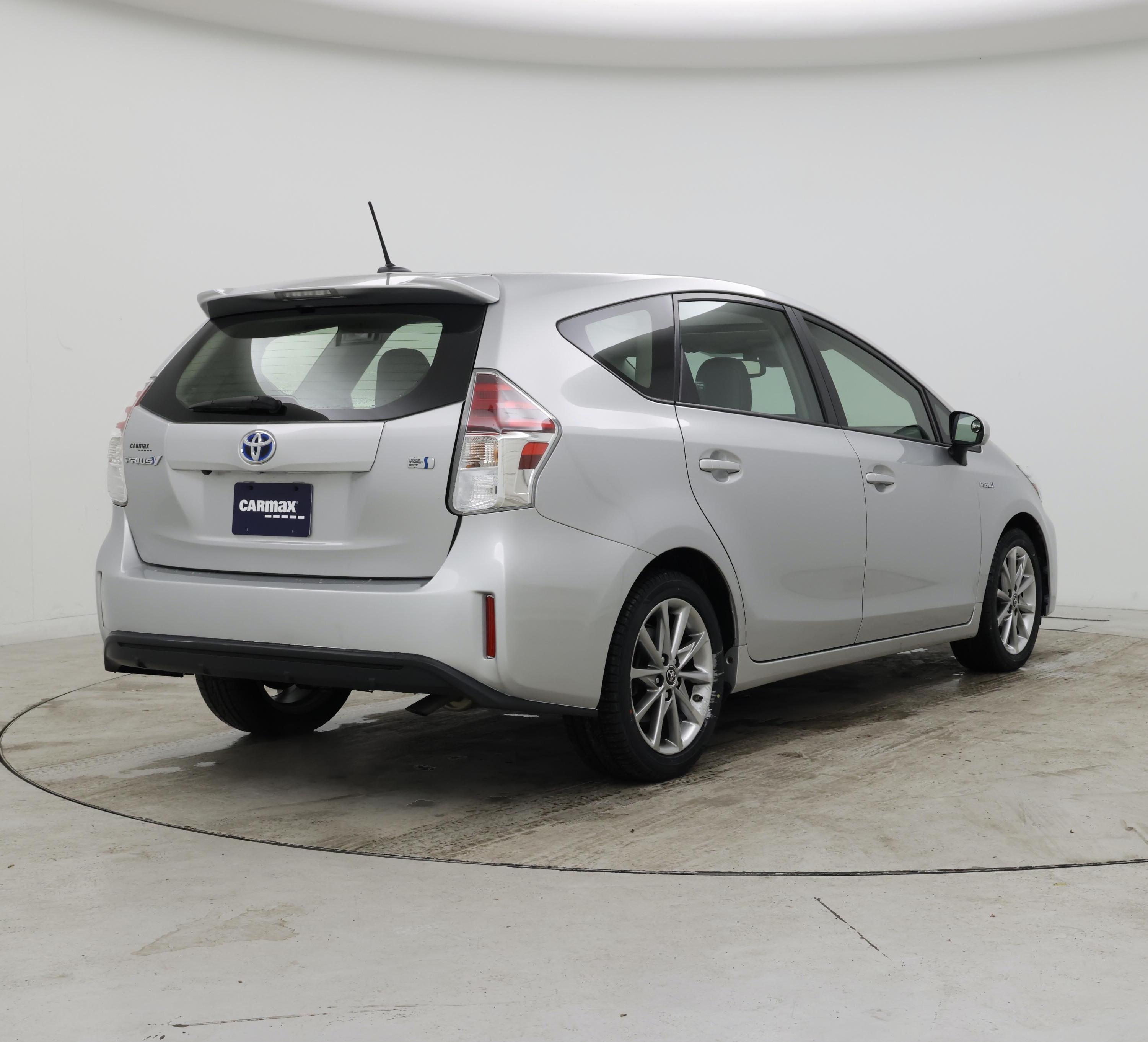Thumbnail: 2017 Toyota Prius v - 8